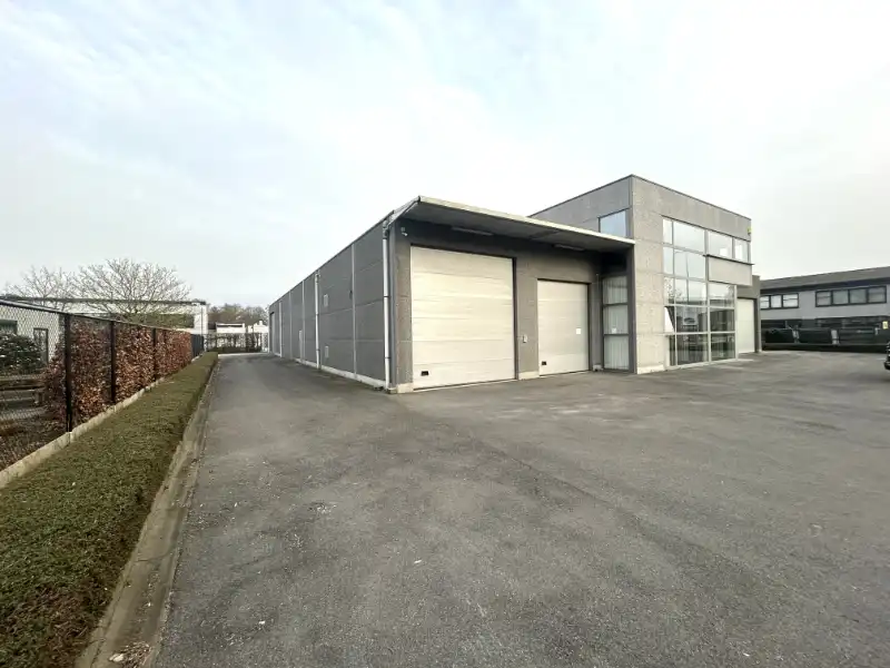 Instapklare KMO-unit met magazijn, kantoor & parking foto 14