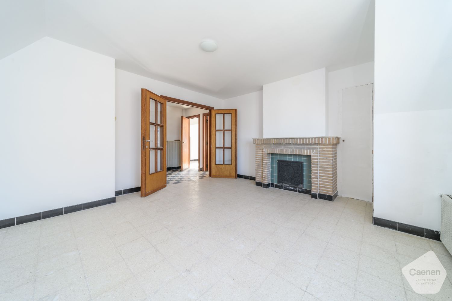 Halfopen woning te koop met vergunde indeling in 3 appartementen – prachtig gelegen met zicht op natuurreservaat, vlakbij het centrum! foto 3