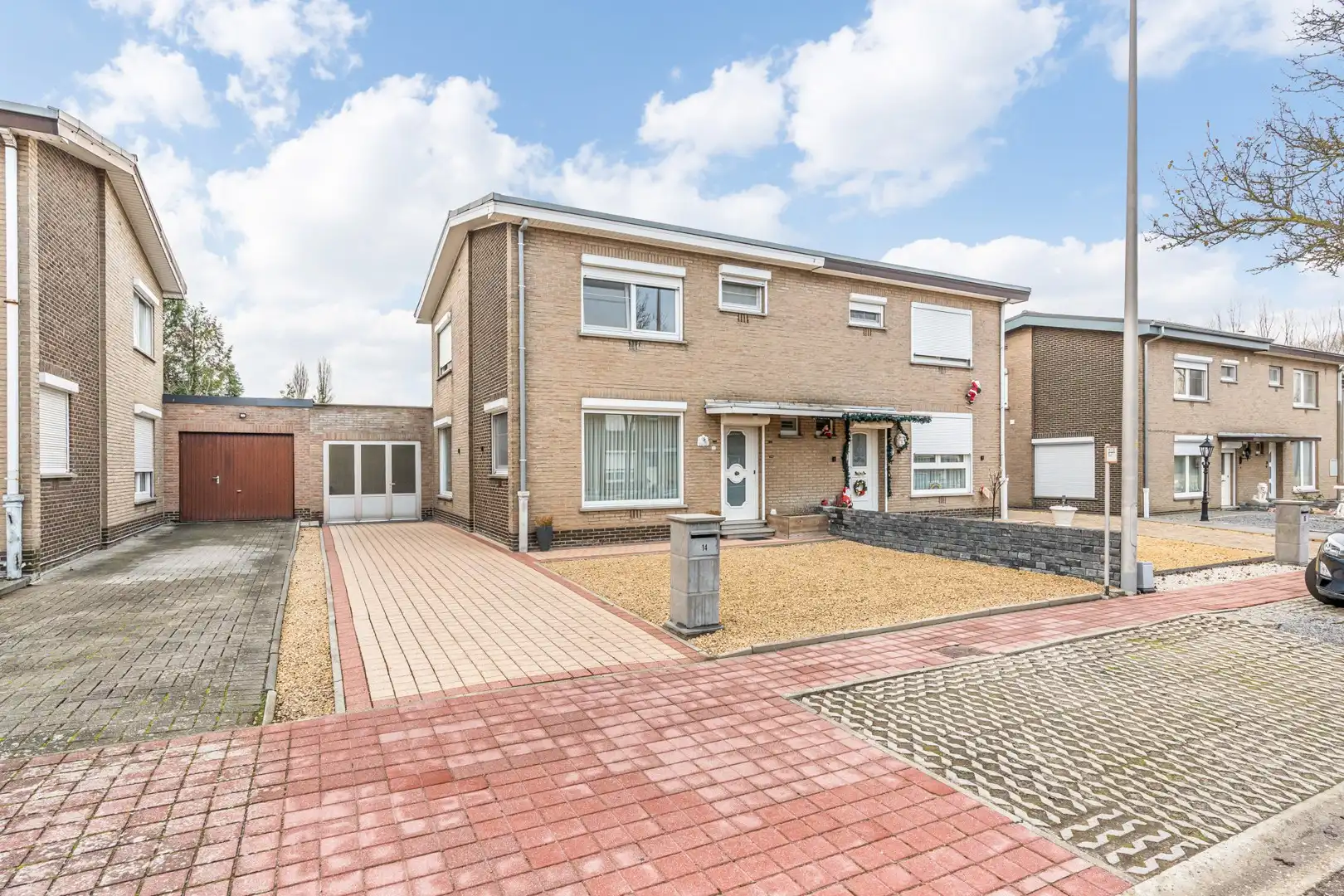 Charmante halfopen bebouwing in een rustige wijk van Halen foto {{pictureIndex}}