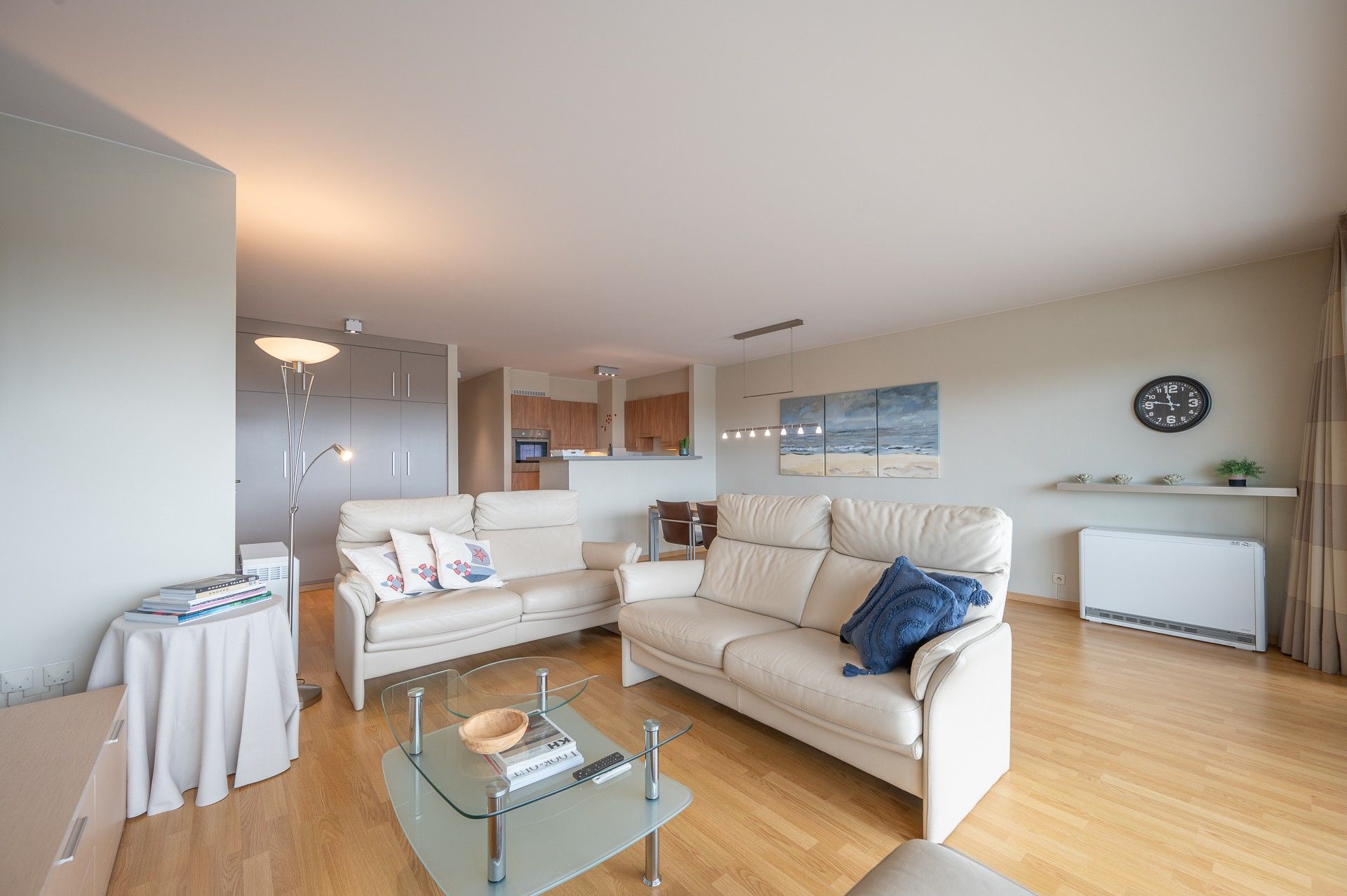 Gemeubeld: 2 slaapkamer appartement met adembenemende zichten! foto 2