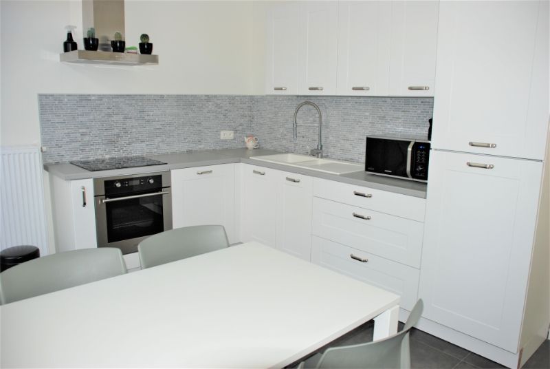 Volledig vernieuwde woning met binnenkoer foto 7