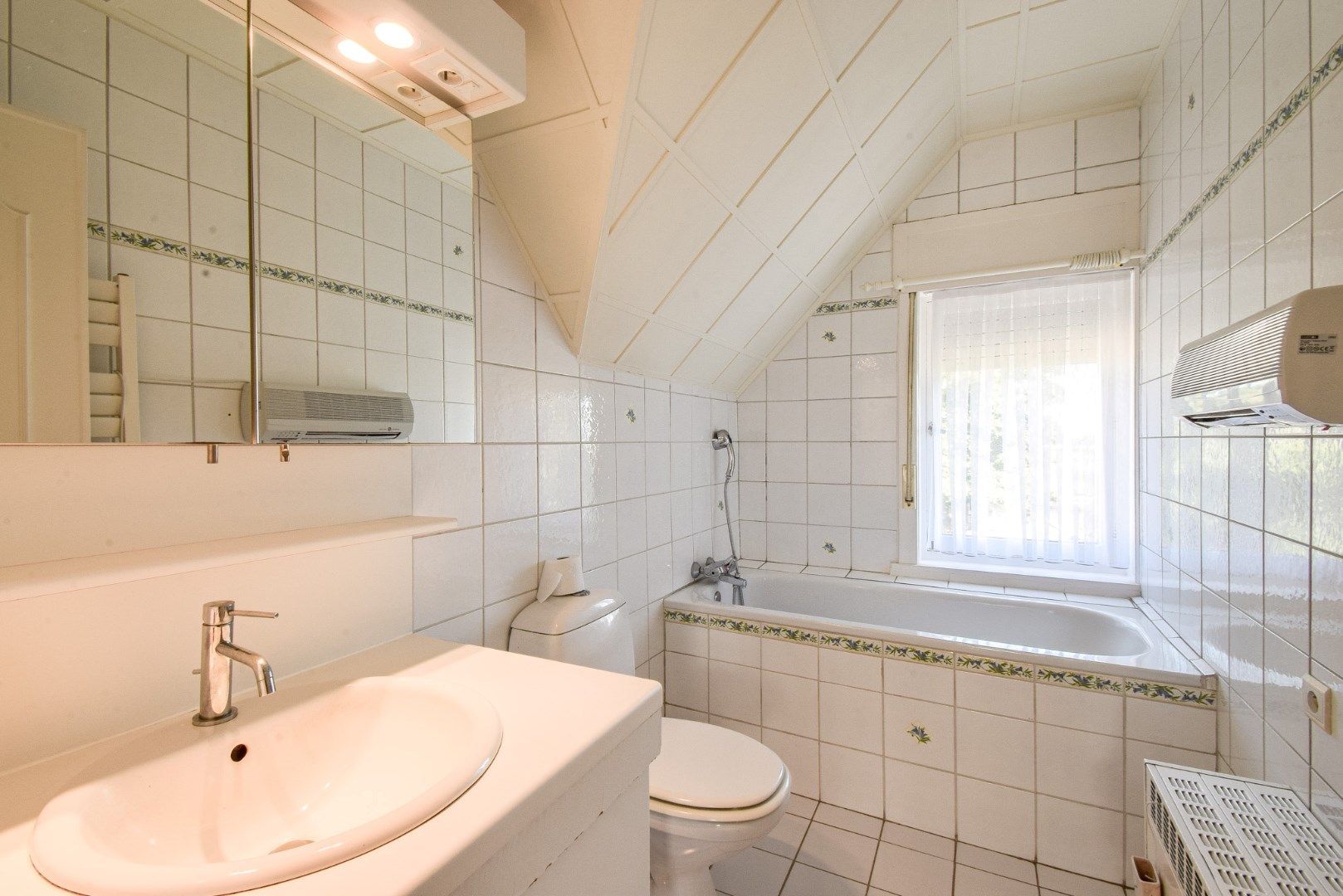 Landelijk gelegen woning ( 258 m²) met inpandige garage en zonnige achtertuin te Snaaskerke foto 14