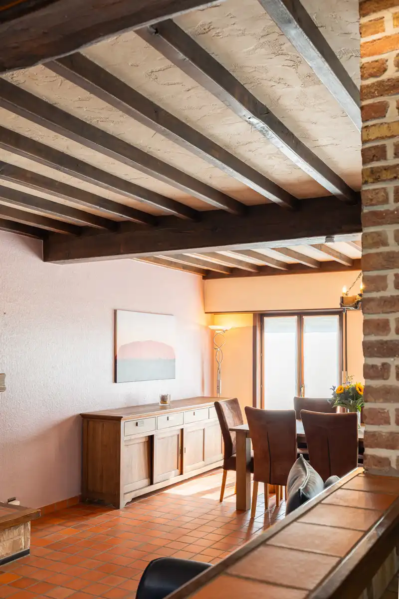 Verrassend ruime halfopen woning met omheinde tuin foto 12