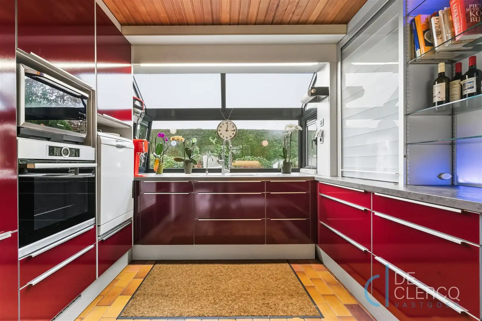 Ruime bungalow met grote tuin te koop in groene omgeving! foto 7