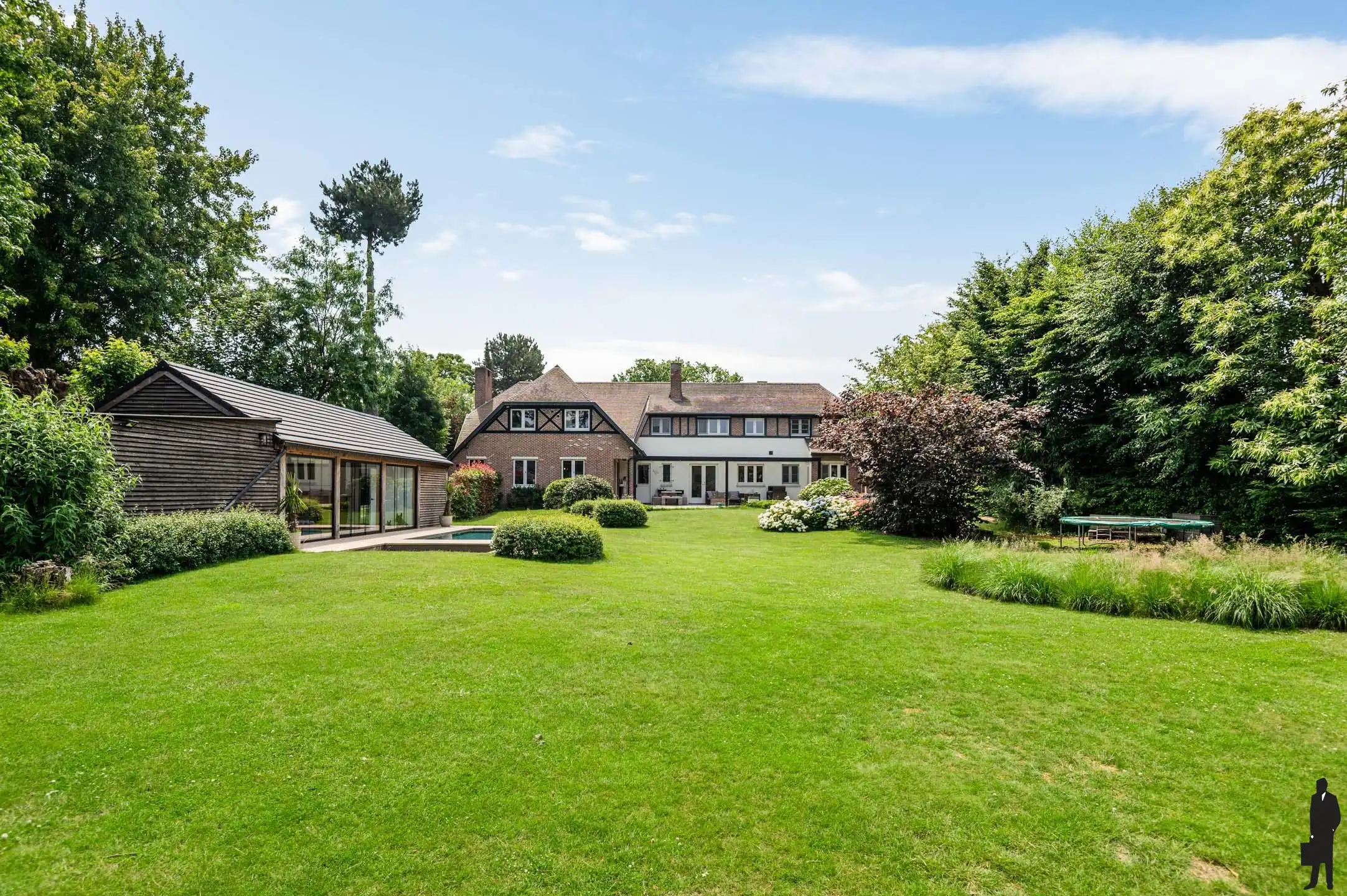Exclusieve villa met zwembad en professionele ruimte foto 3