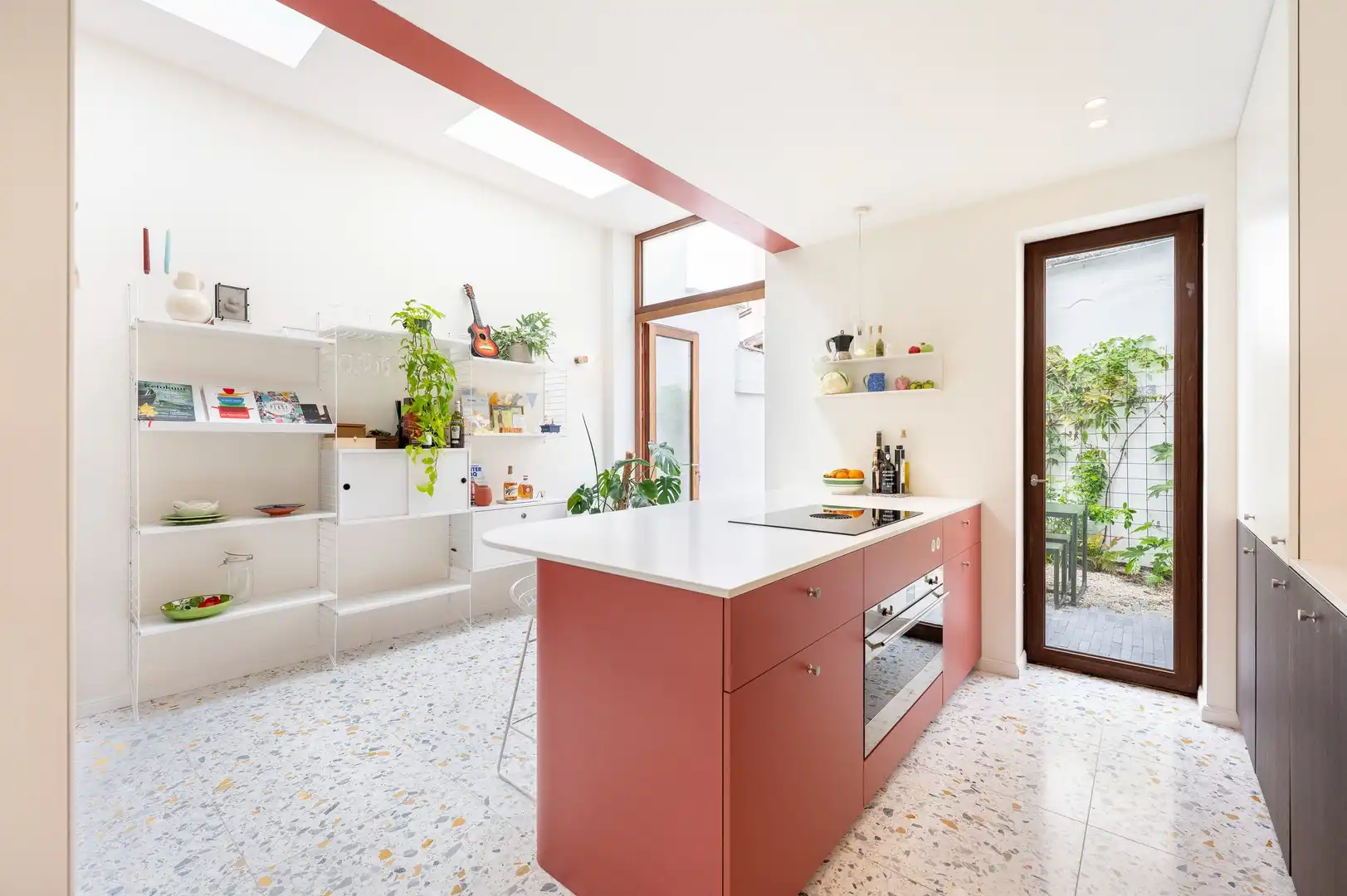 Gerenoveerde woning met 4 slpk en tuin foto 2