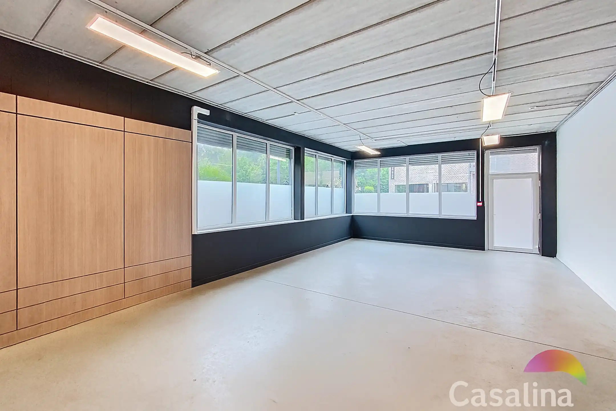 CASALINA Real Estate- Commercieel gelijkvloers van +/- 385m² foto {{pictureIndex}}