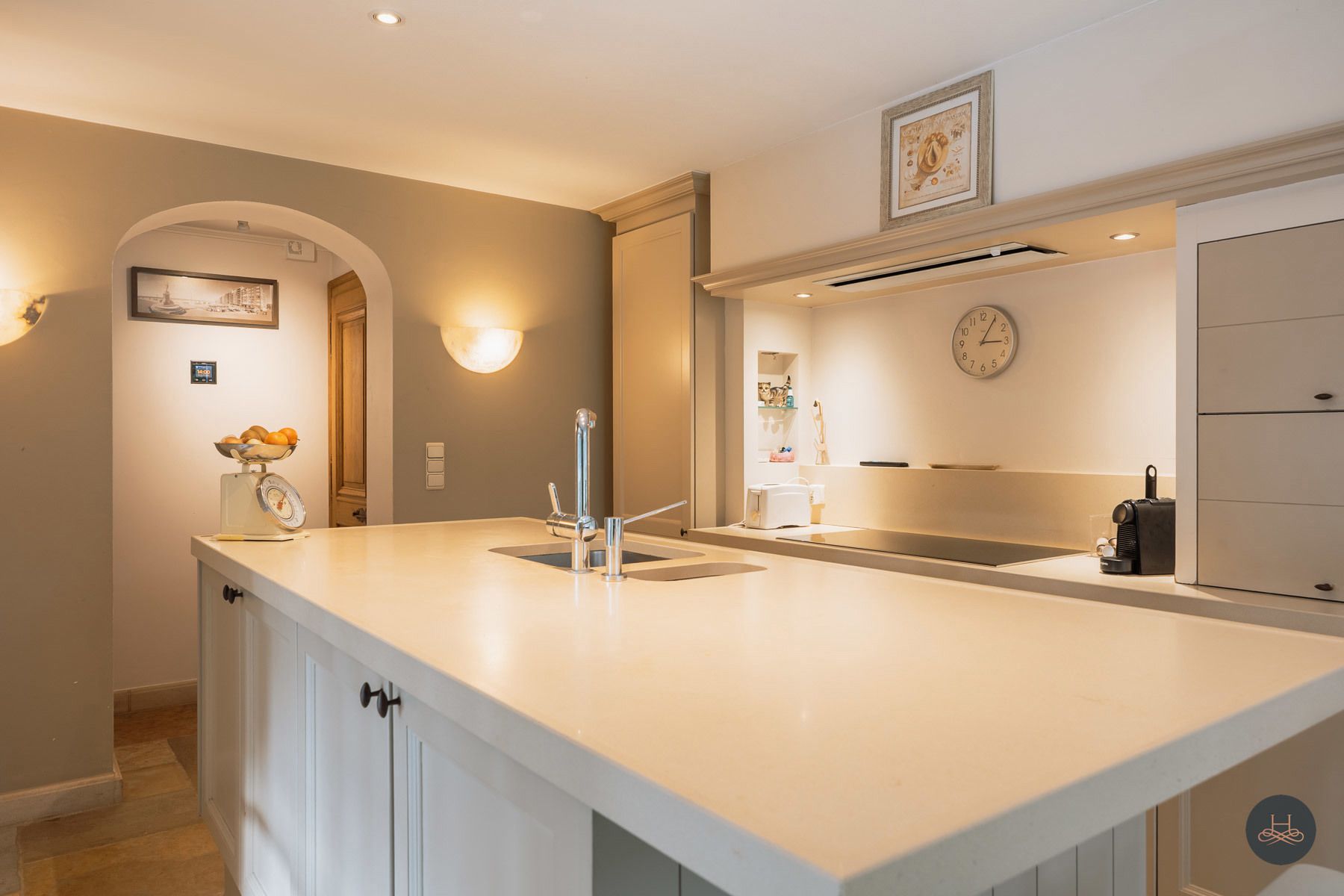 Riant landhuis met zwembad op ruim perceel in rustige wijk foto 12