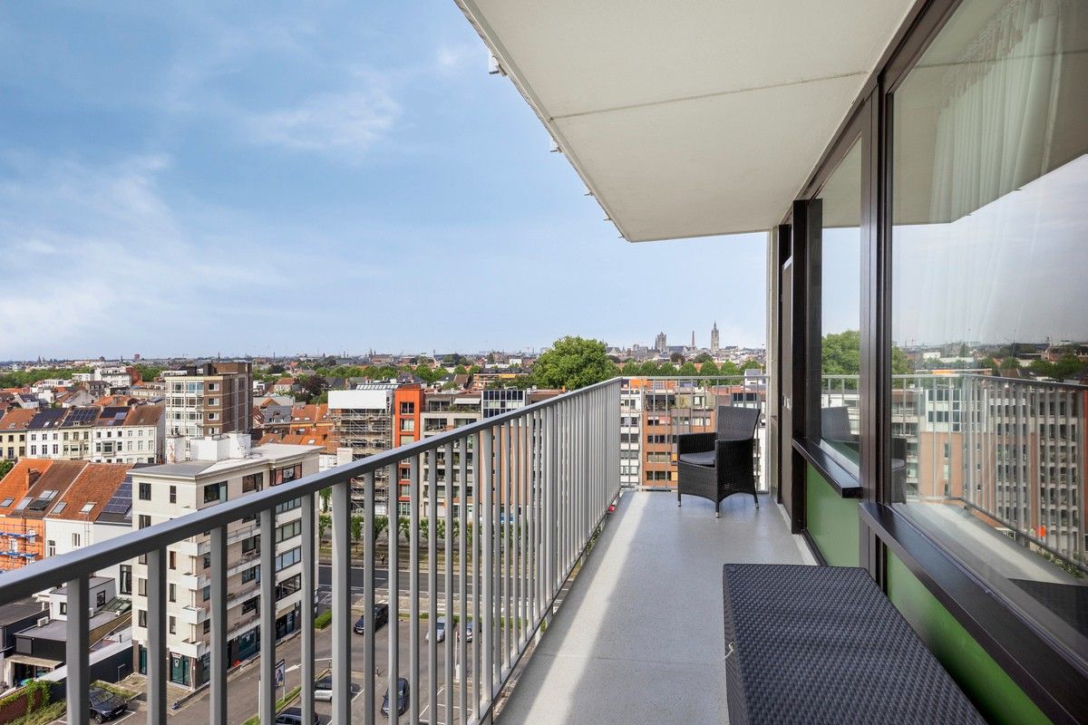 Tweeslaapkamer appartement met mooie verrrezichten over de torens van Gent. foto 12