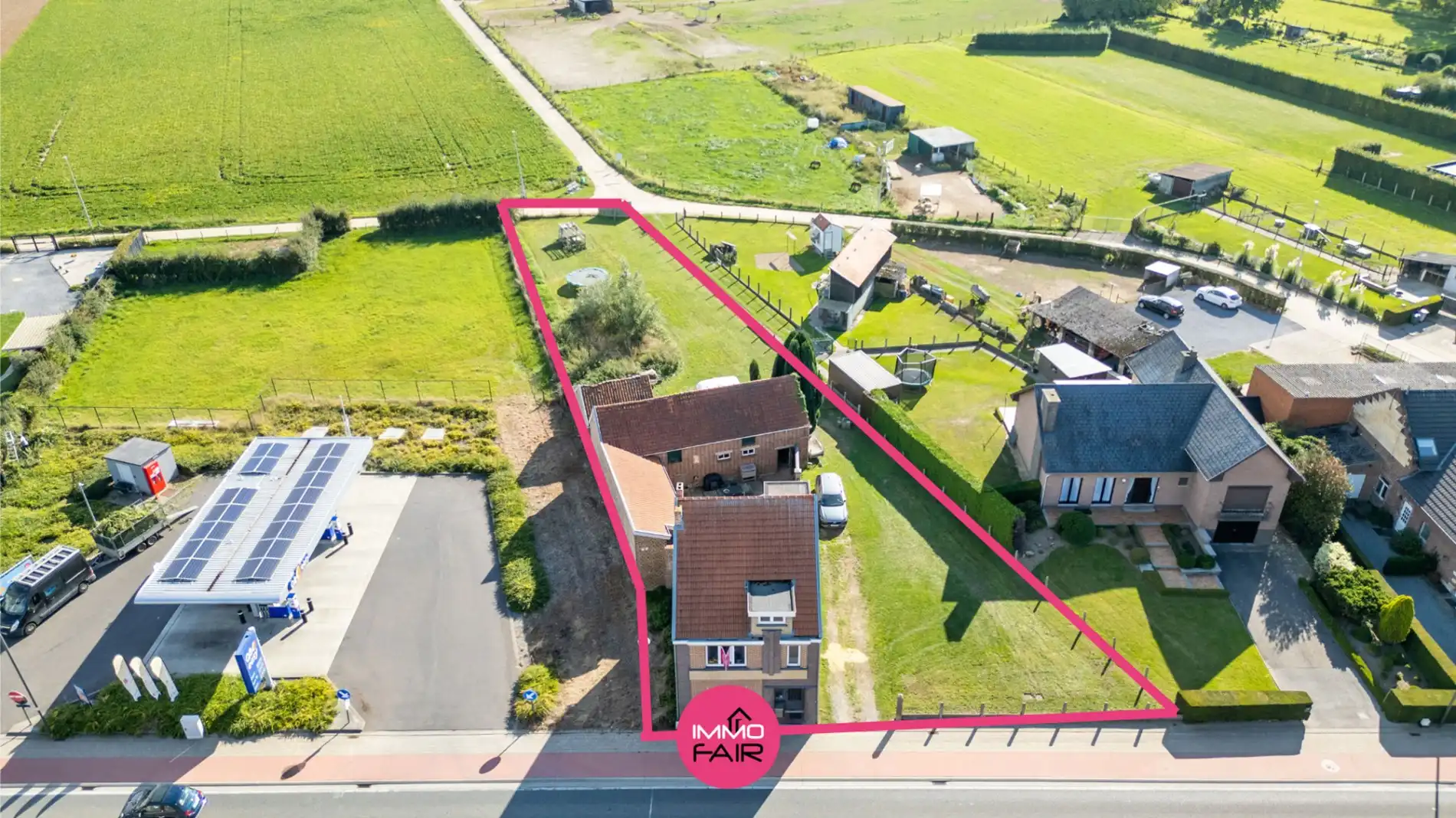 Karakteristieke hoeve met panoramisch zicht aan de achterzijde van perceel! foto 2