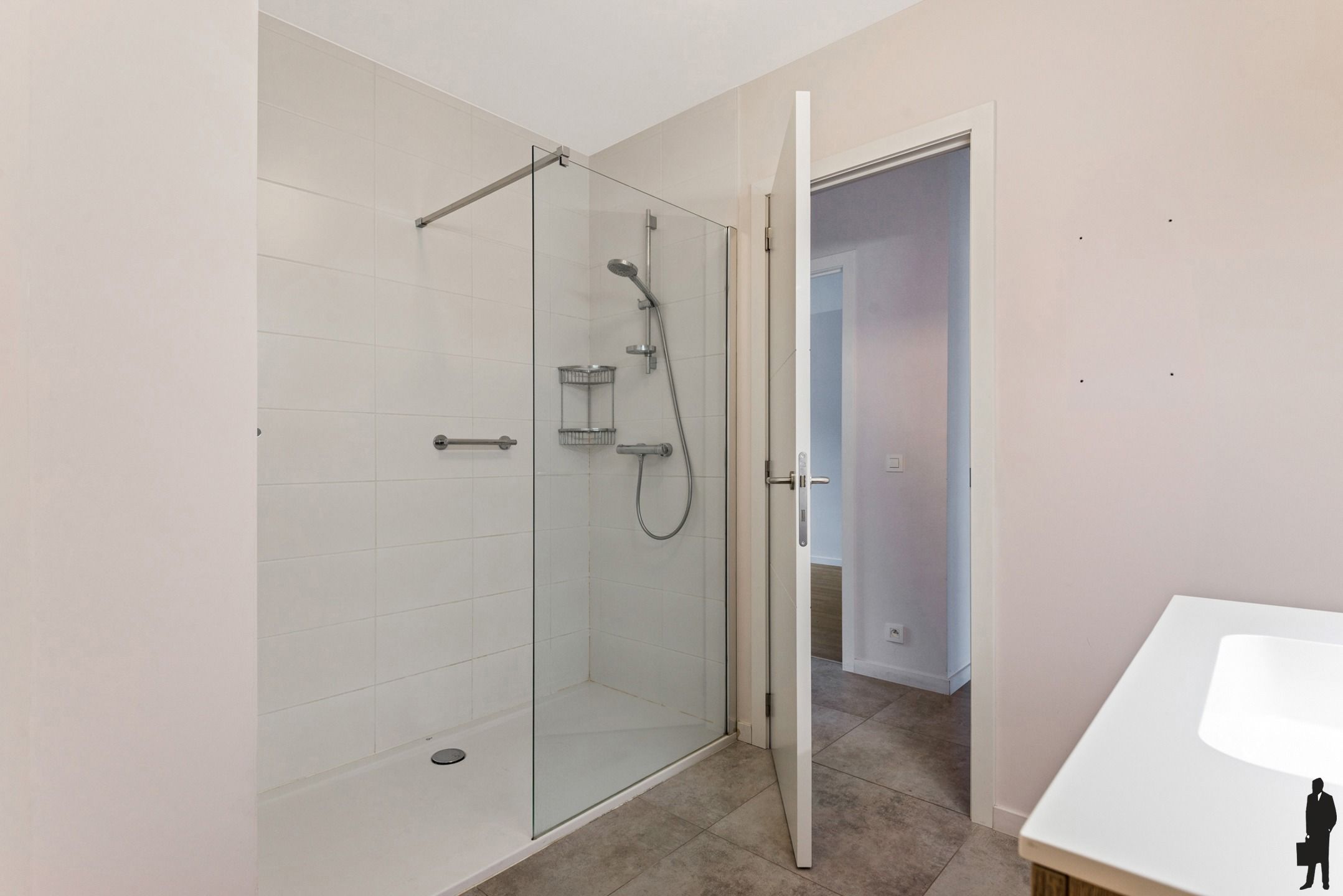 Modern appartement met 2 slaapkamers en overdekt terras foto 12