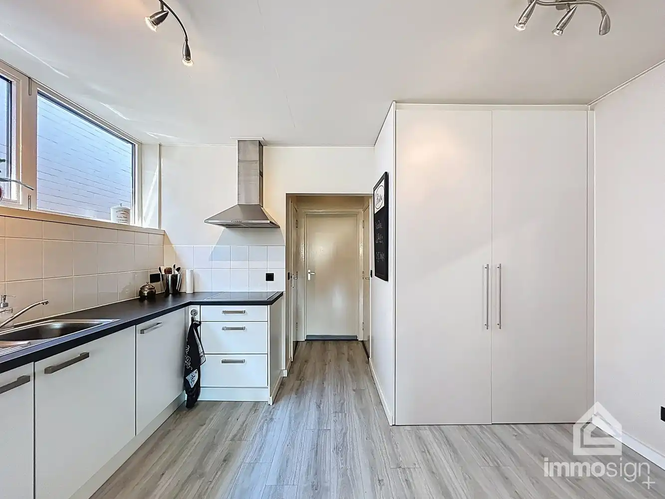 Exclusieve woning voorzien van dubbele garage en bedrijfshal op de Nederlandse grens foto 57