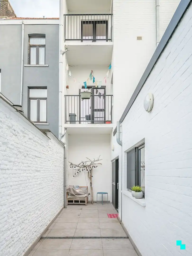 Gerenoveerd appartement met 2 slaapkamers en koer nabij Gent Dampoort foto 20