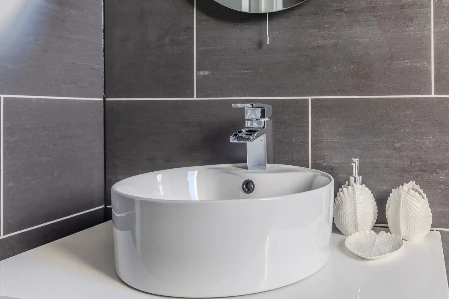 Stijlvolle, instapklare woning met vier slaapkamers, twee badkamers en verwarmd zwembad te koop in Lanaken foto 65