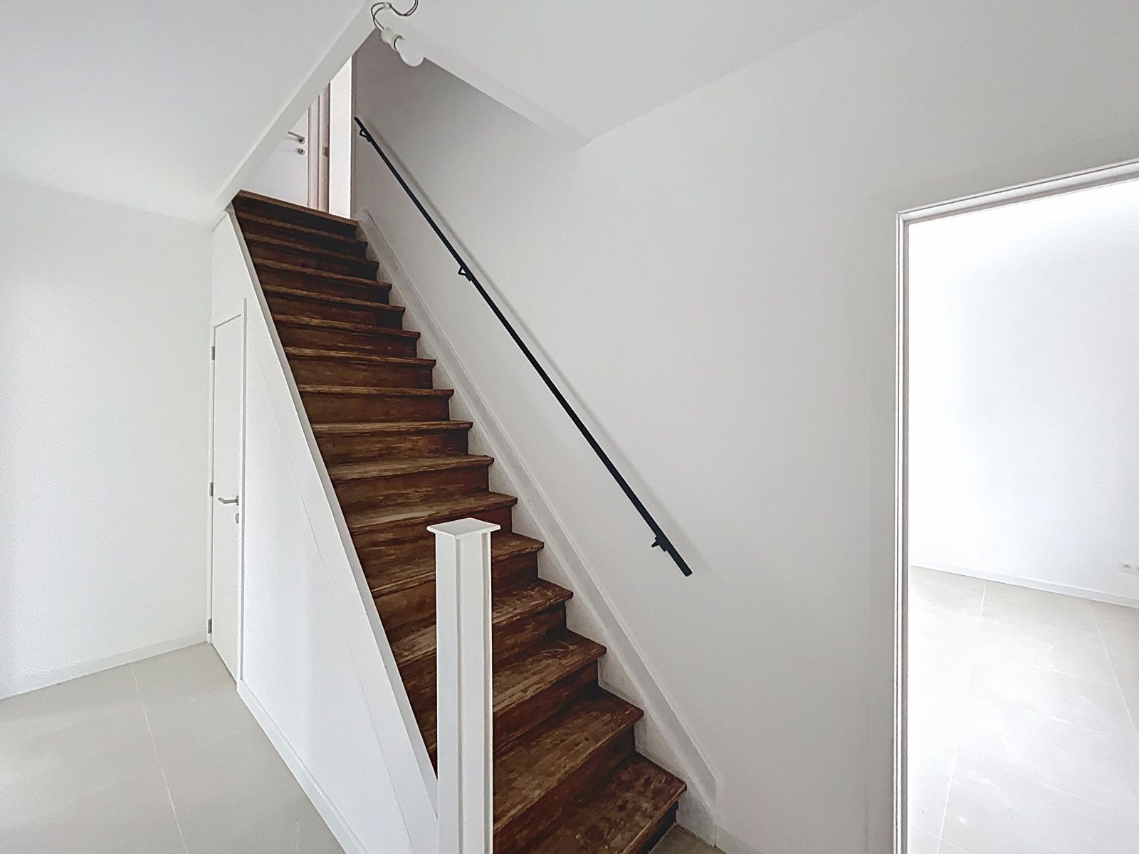 Instapklare gerenoveerde woning 3 slpks - tuin en garage foto 3