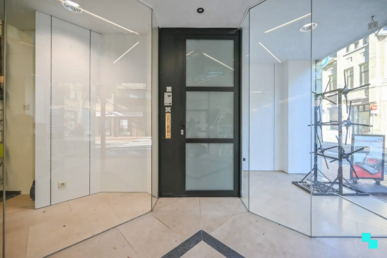 Interessante opbrengsteigendom in hartje Izegem foto 31