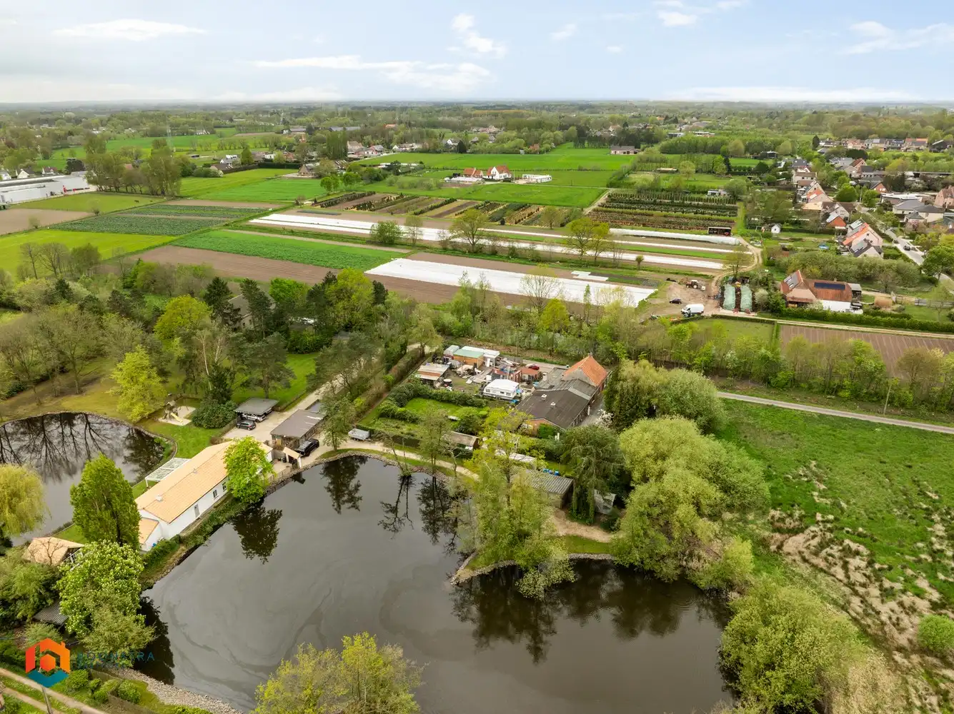 Hoofdfoto van de publicatie: Zonevreemde casco woning met veel potentieel te Putte