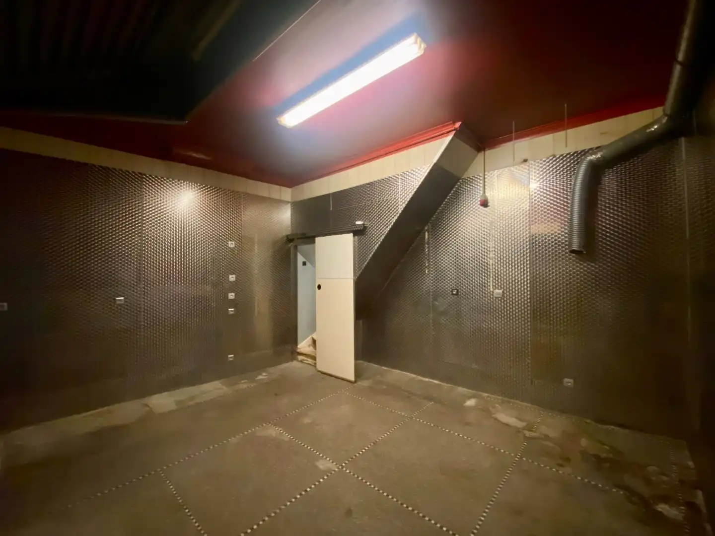 RUIM HANDELSPAND MET TAL VAN MOGELIJKHEDEN OP CENTRUM LOCATIE foto 11