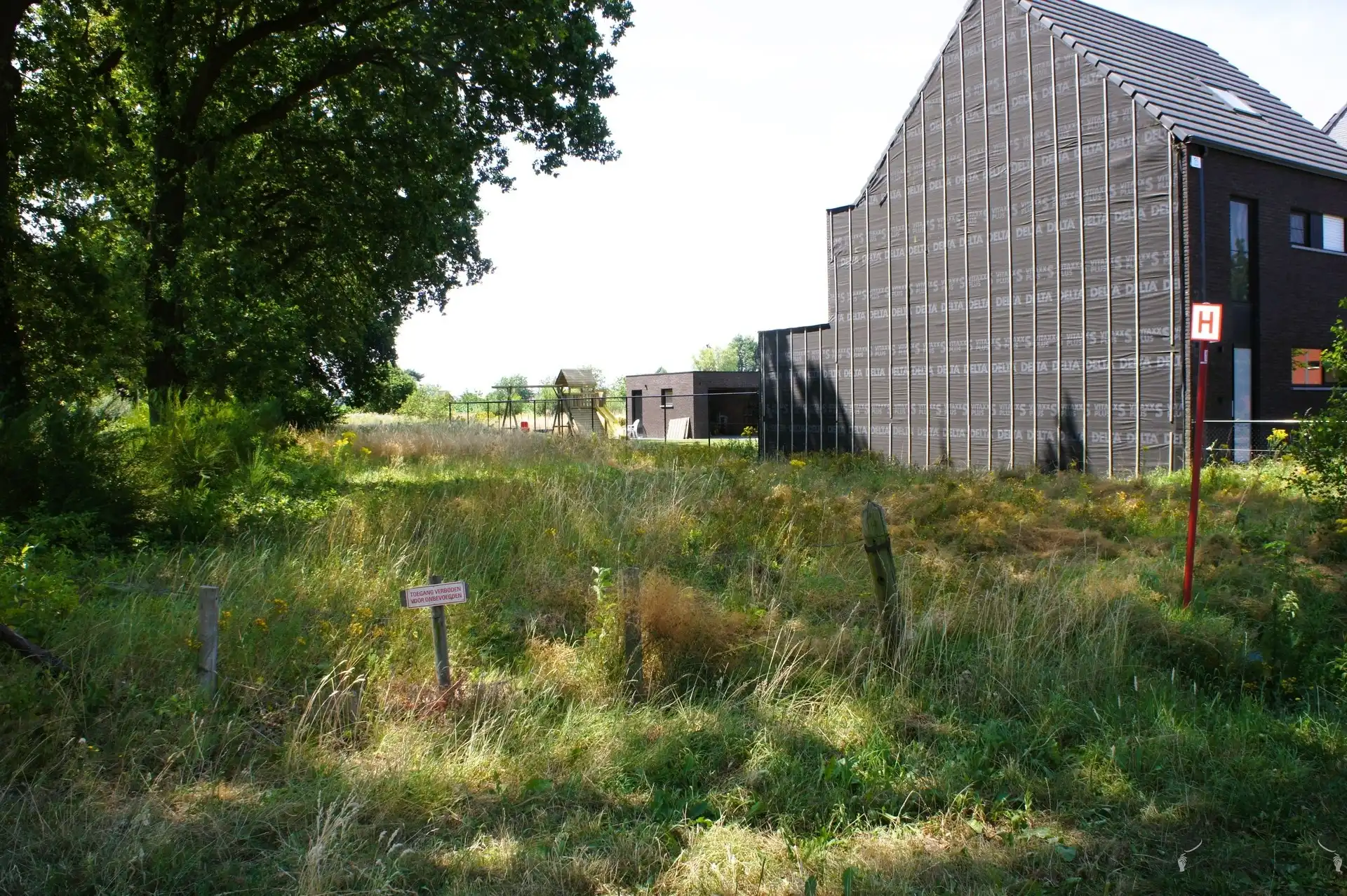Bouwgrond van 683 m² voor halfopen bebouwing te Oostmalle foto 2