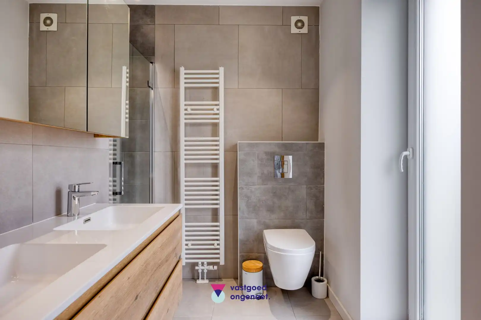 Instapklare, gerenoveerde open bebouwing op toplocatie in Oostakker foto 12