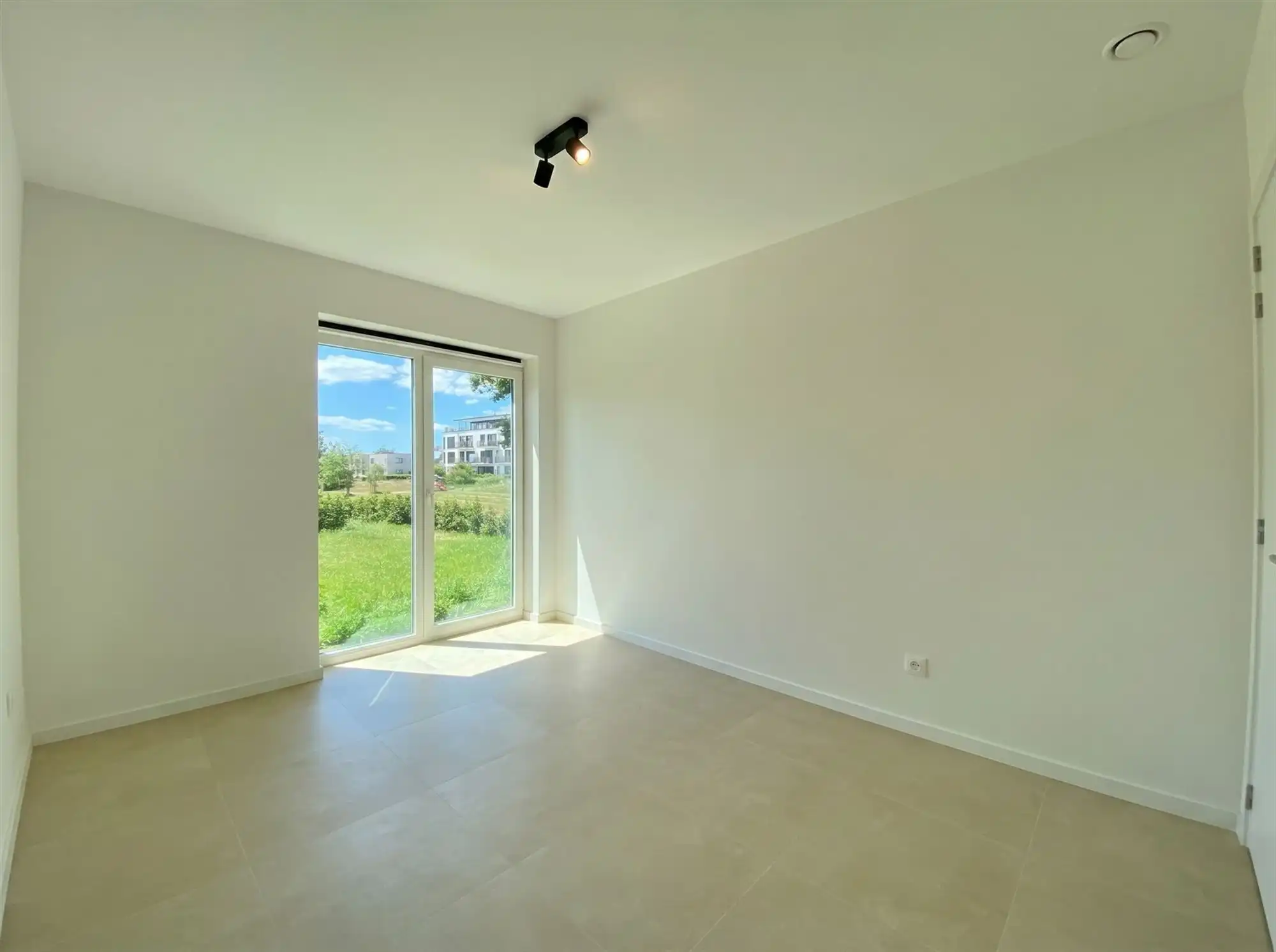 Gelijkvloers nieuwbouwappartement met garage en berging foto 16