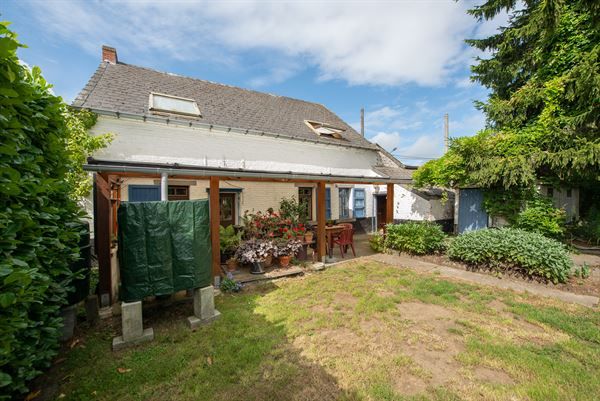 Een ruime, op te knappen, alleenstaande woning met zwembad, op een prachtig perceel van 26 are foto 19