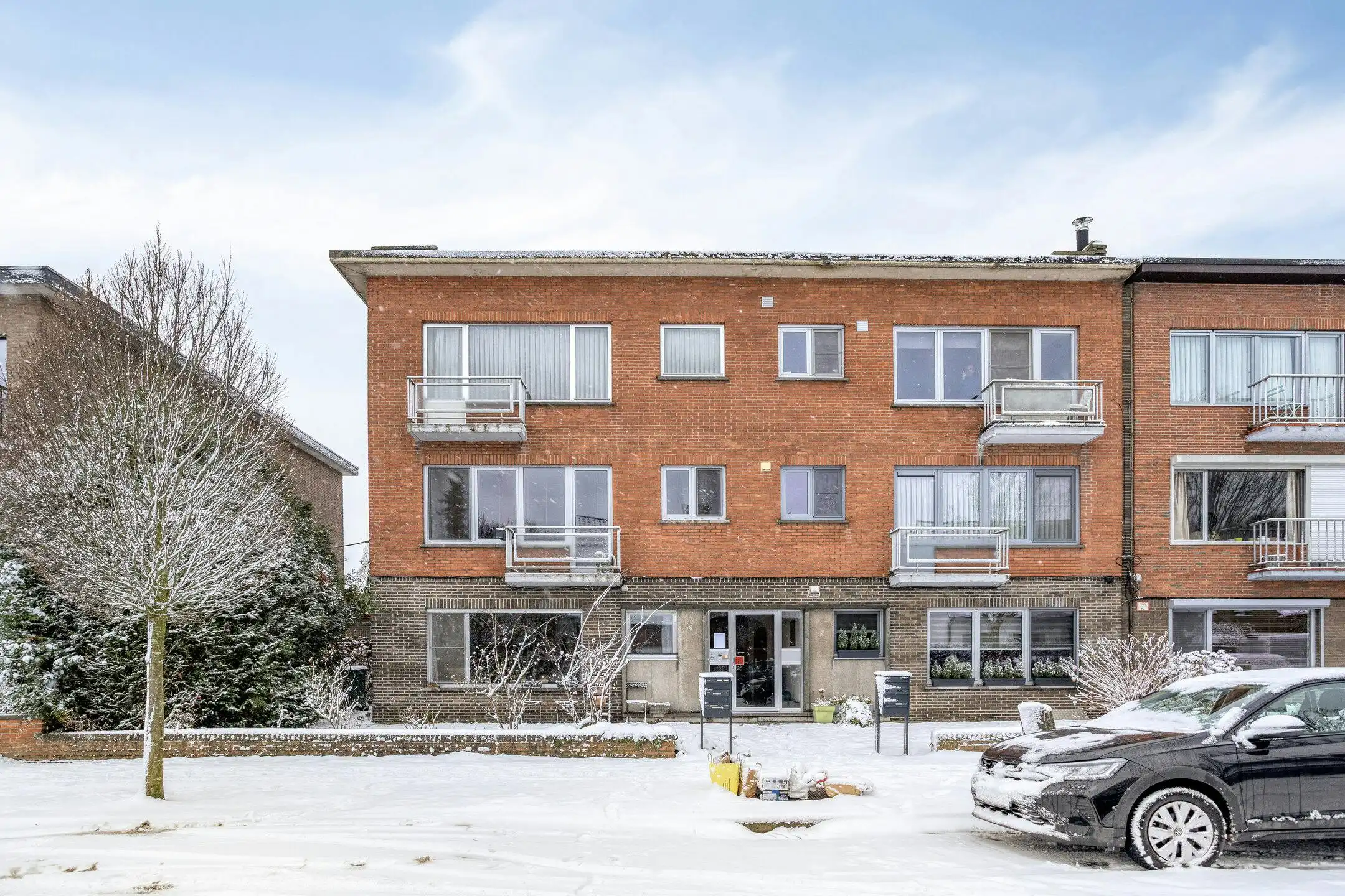 Te renoveren appartement van ca. 110 m² te koop in Wilrijk foto 2