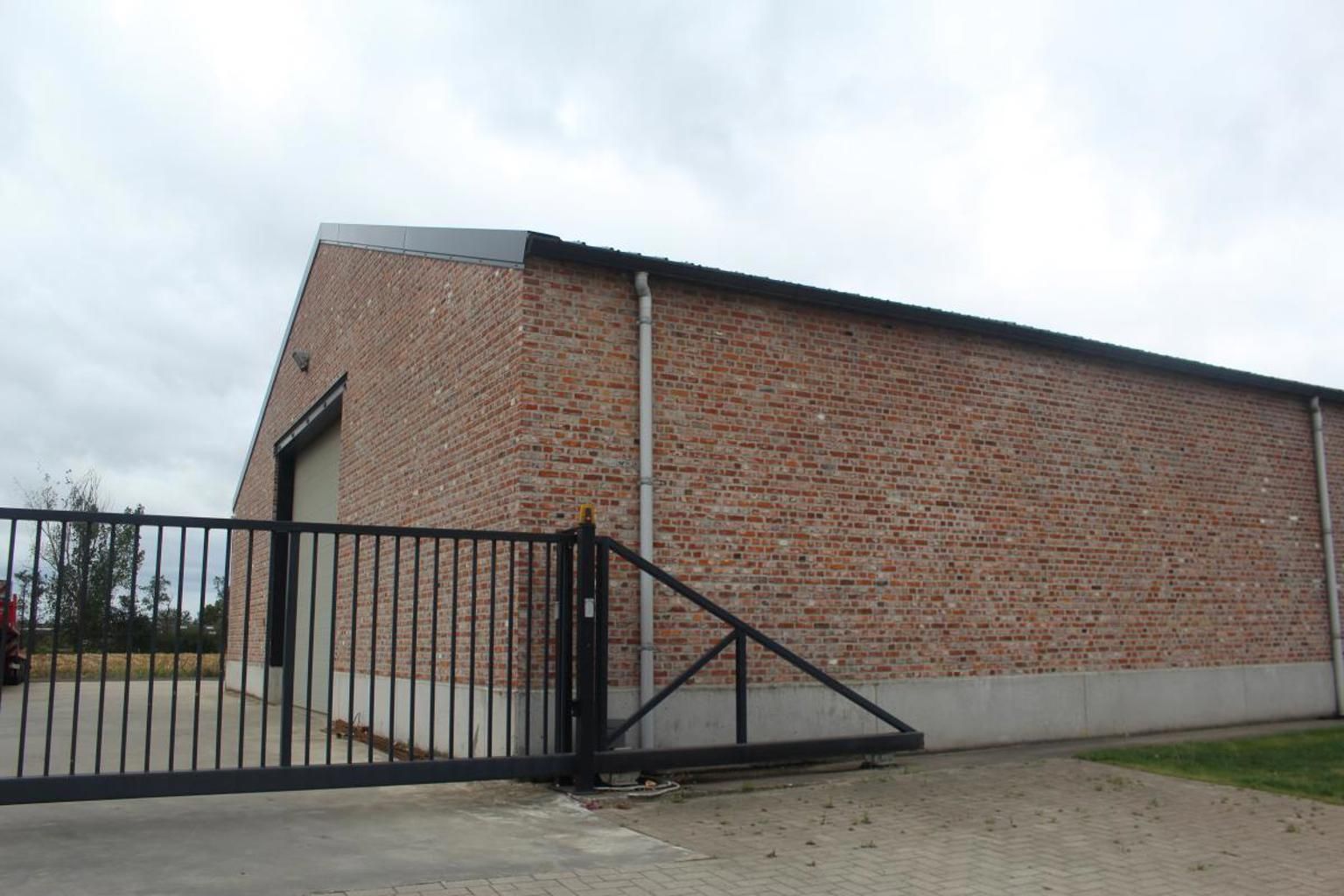 Opslagloods met buitenplein foto 3