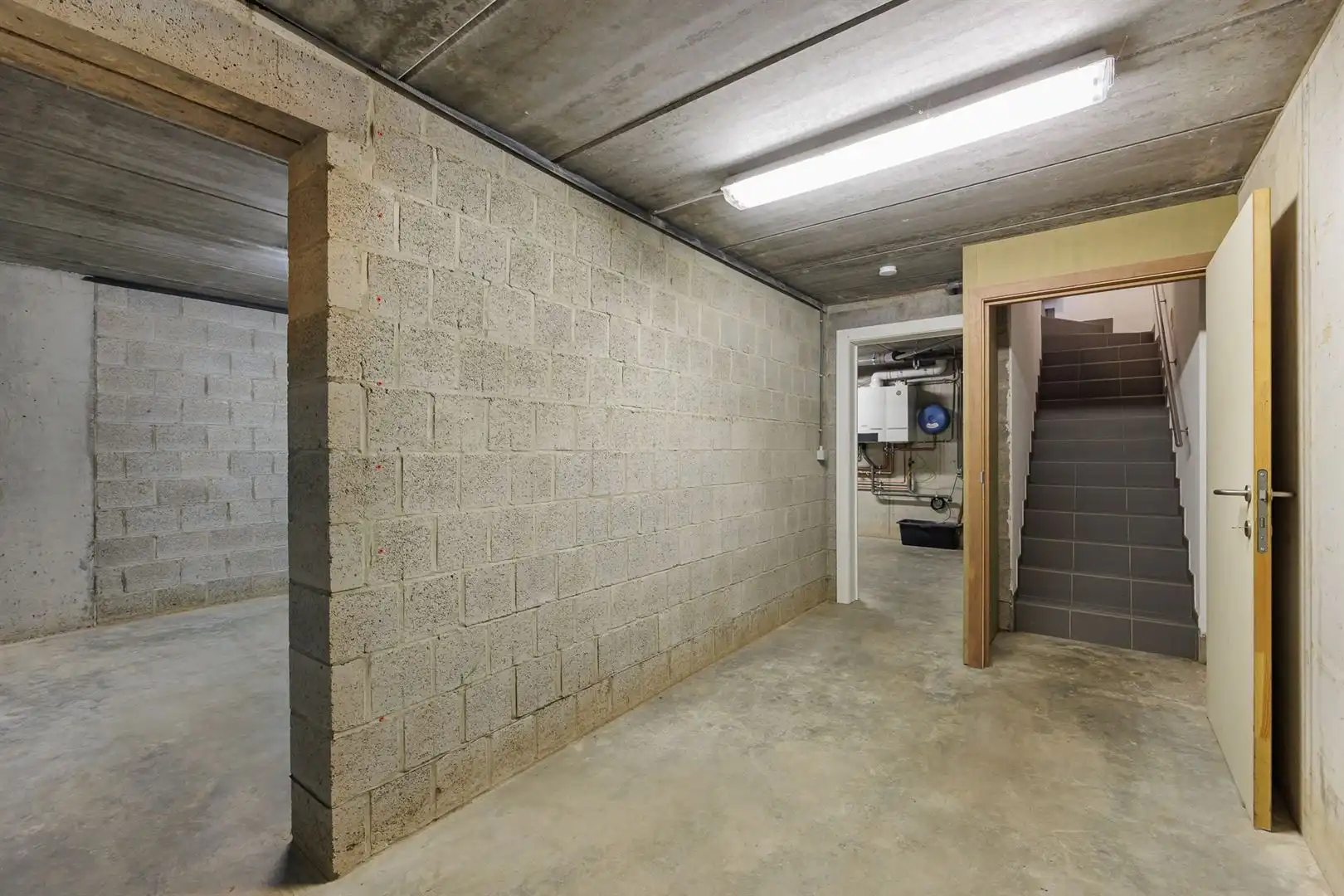 Gelijkvloers appartement met 2 slaapkamers en garage! foto 19