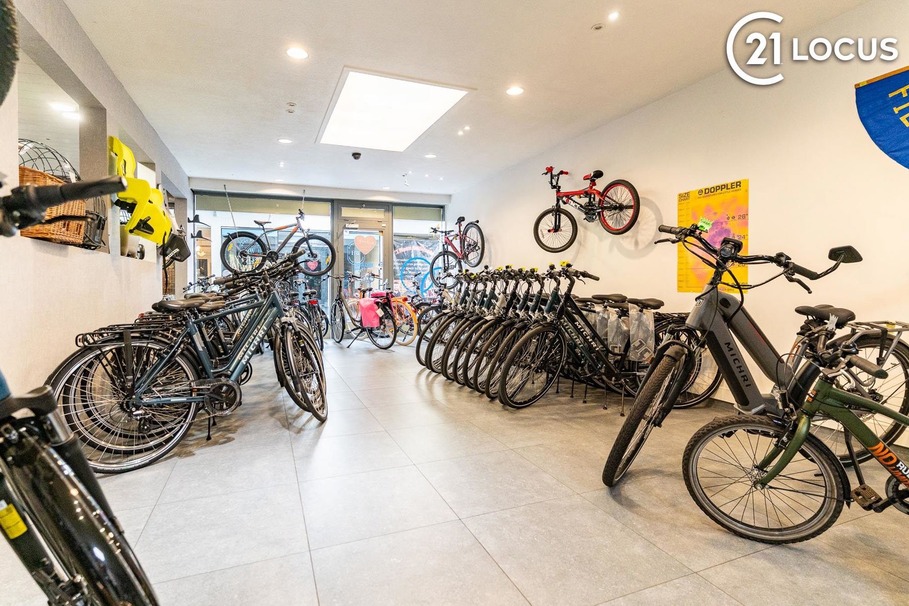 Unieke Commerciële Kans in het Hart van Beveren! foto {{pictureIndex}}