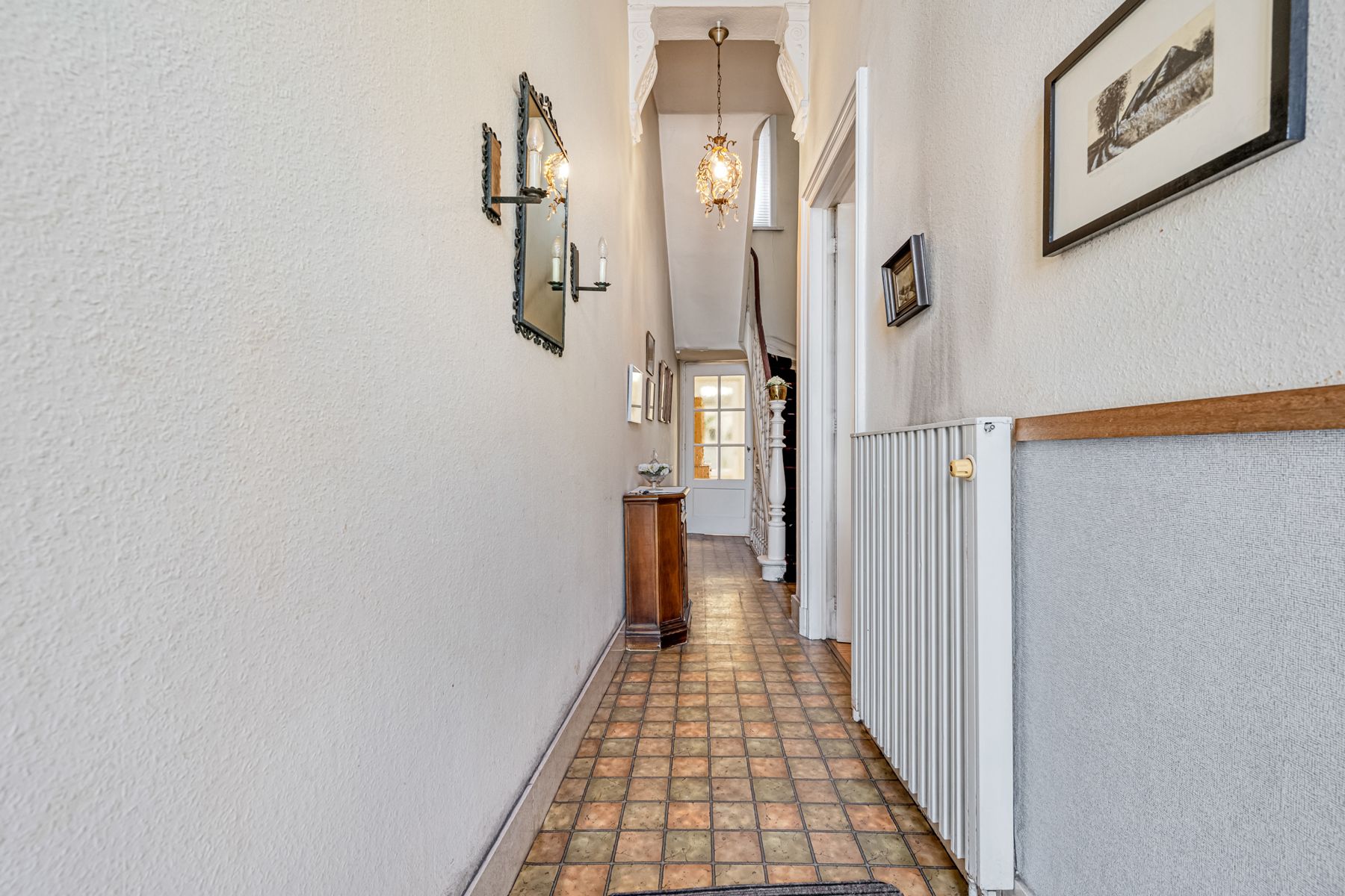 AUTHENTIEKE TE RENOVEREN STADSWONING MET TAL VAN MOGELIJKHEDEN foto 2