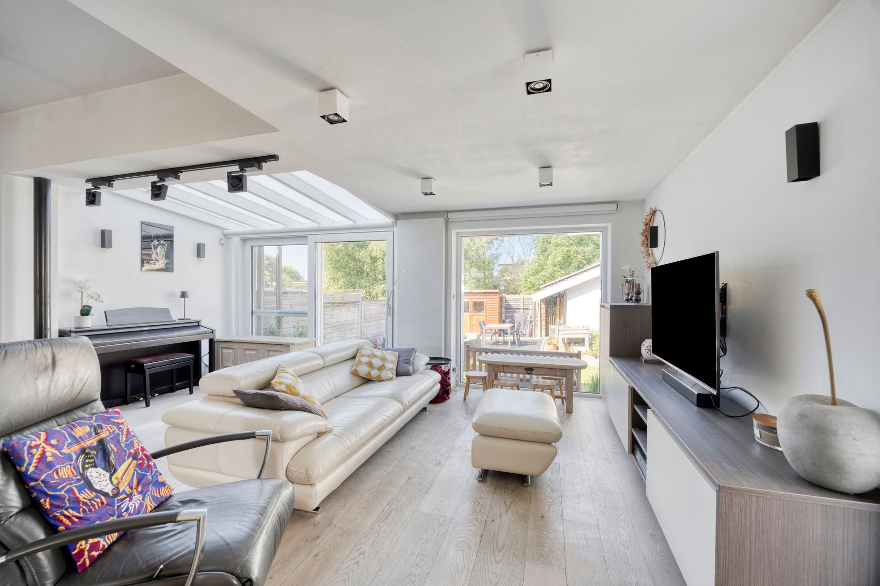 Rustig gelegen woning met garage foto 9