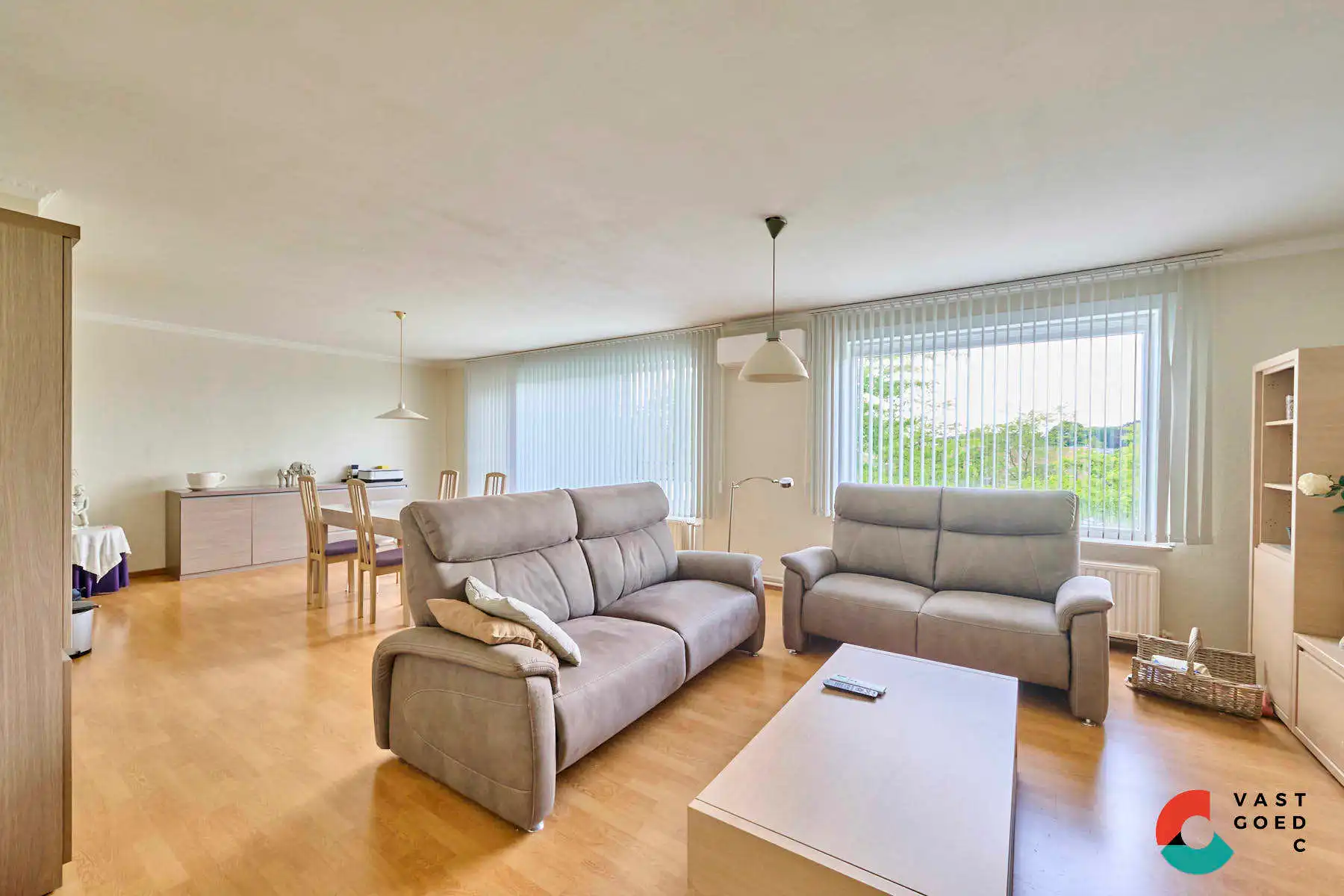 Centraal gelegen appartement met 3 slaapkamers foto 2