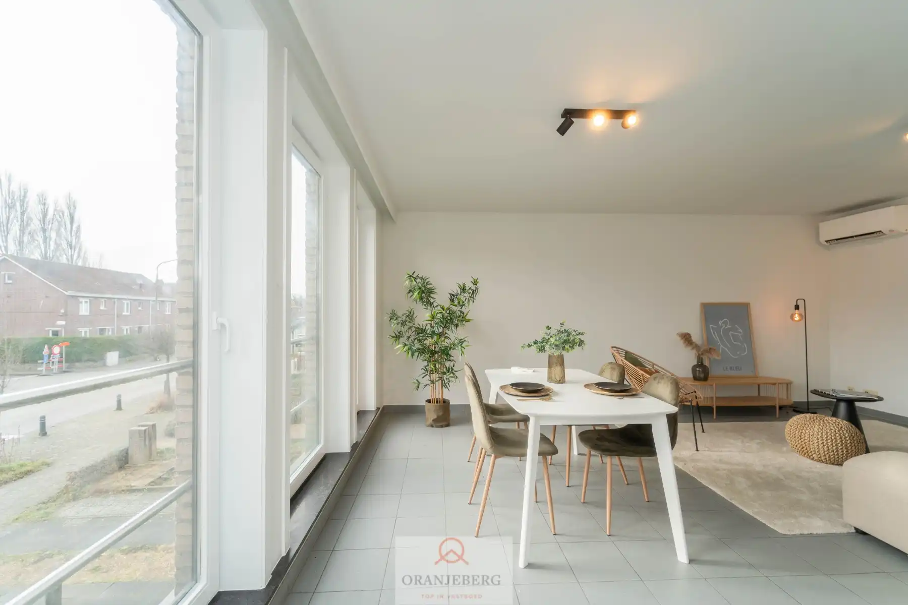 Lichtrijk 2-slpk appartement foto 5