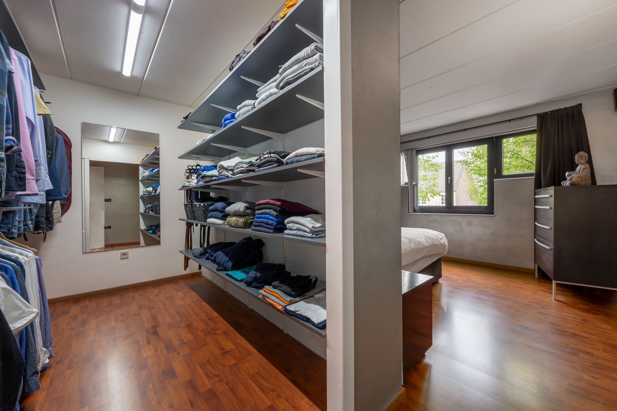 Halfopen bebouwing met tuin en multifunctioneel bijgebouw foto 24