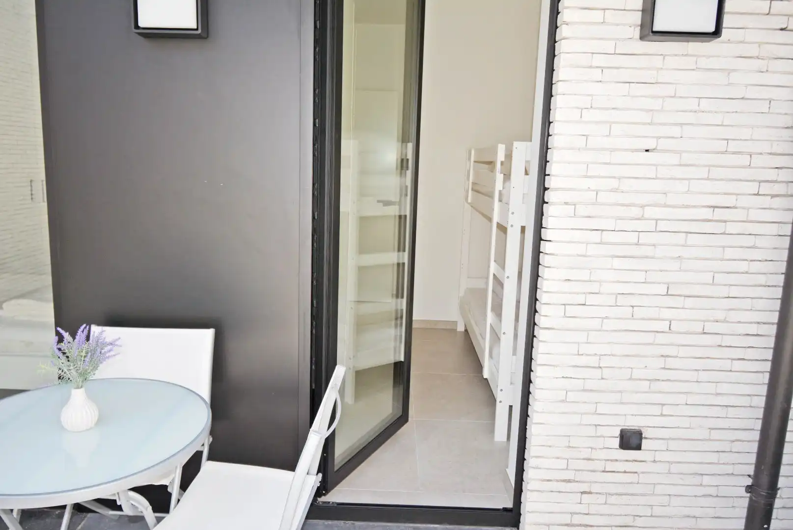 Appartement in het centrum van Knokke met eigen buitenruimte - eerste verhuur! foto 11