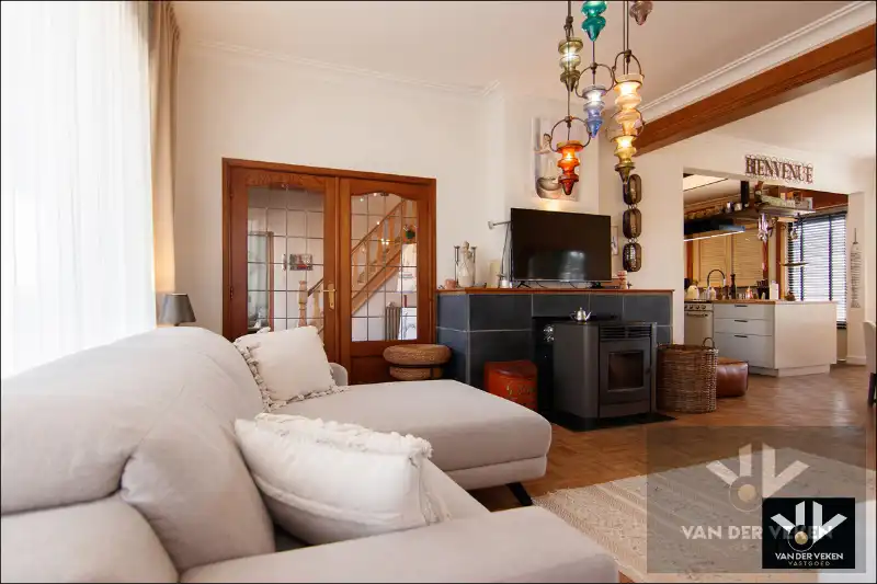 Stijlvolle, ruime en grotendeels gerenoveerde gezinswoning eenvoudig aan te passen naar EPC C vlak aan het cetrum foto 5