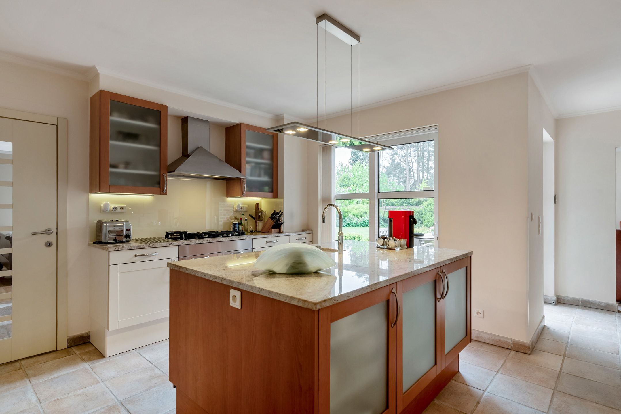 Lichtrijke villa met zuidgerichte tuin in groene wijk foto 13