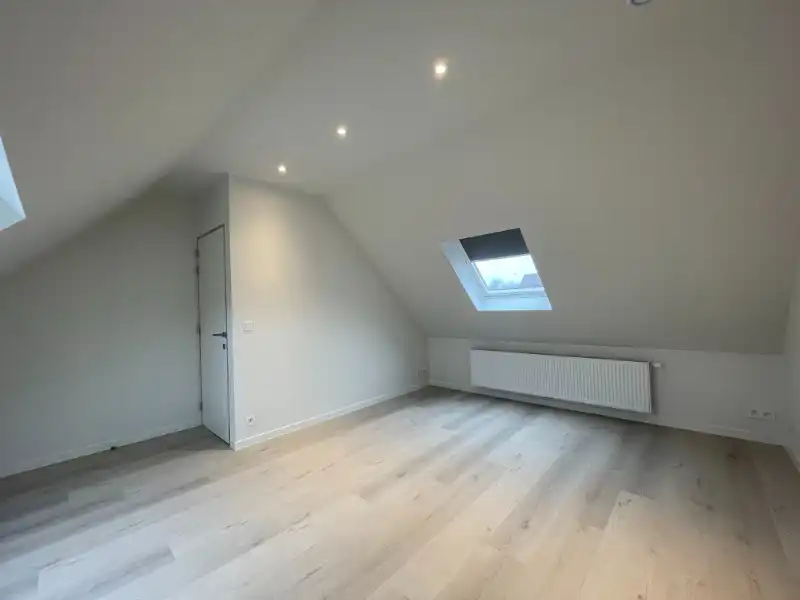 Totaal gerenoveerde woning met terras nabij UZ Gent foto 14
