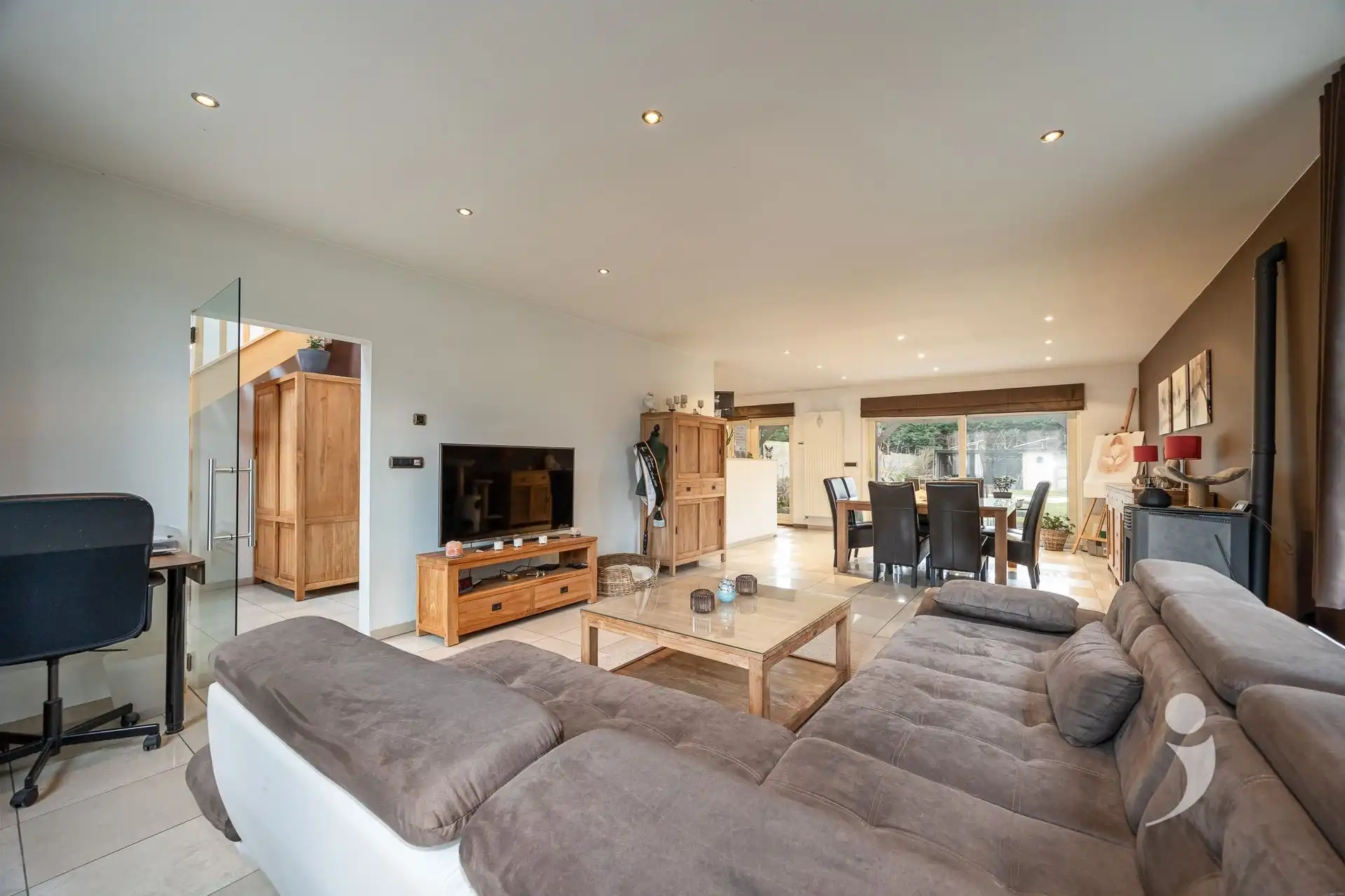 Energiezuinige woning met zwembad op uitstekende locatie in Schiplaken foto 3