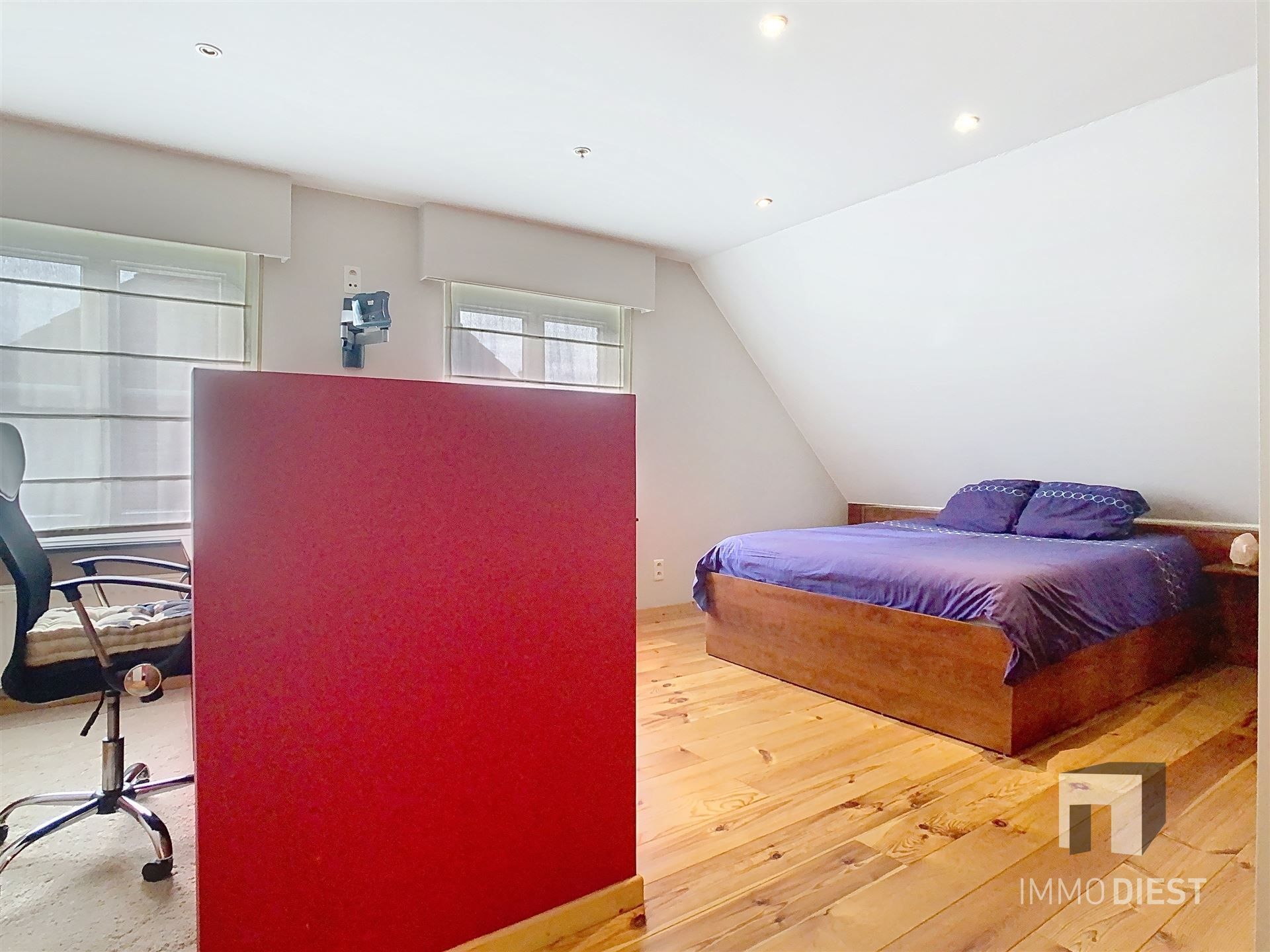 Ontdek deze solide, karaktervolle woning in Veerle met een zeer gunstige ligging op 10 are. foto 25