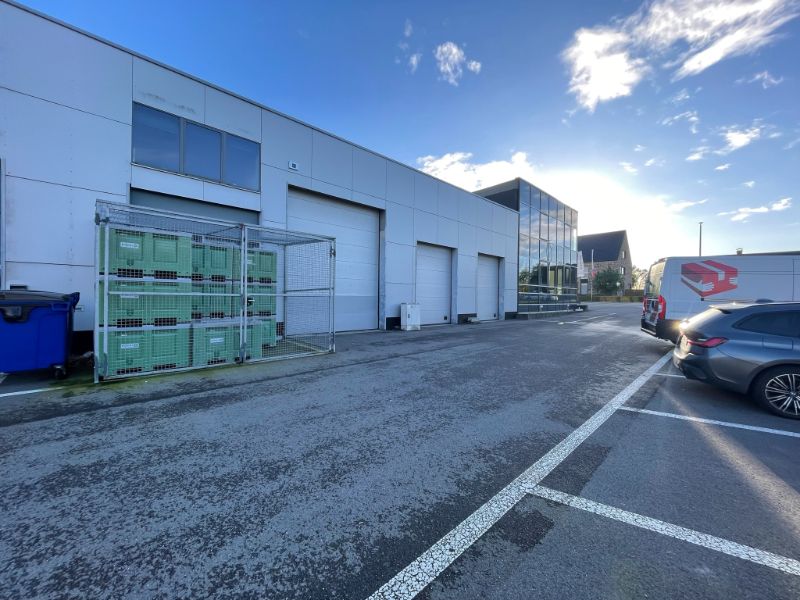 1055m² magazijn incl klein kantoor te huur op toplocatie in Merelbeke foto 3