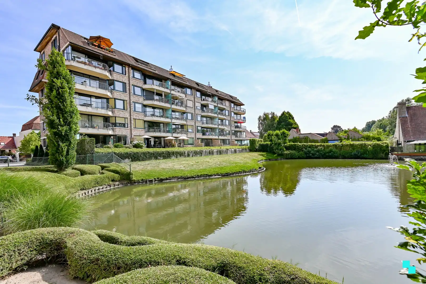 Ruim 2-slaapkamerappartement met zonneterras en aparte garagebox in Emelgem foto {{pictureIndex}}