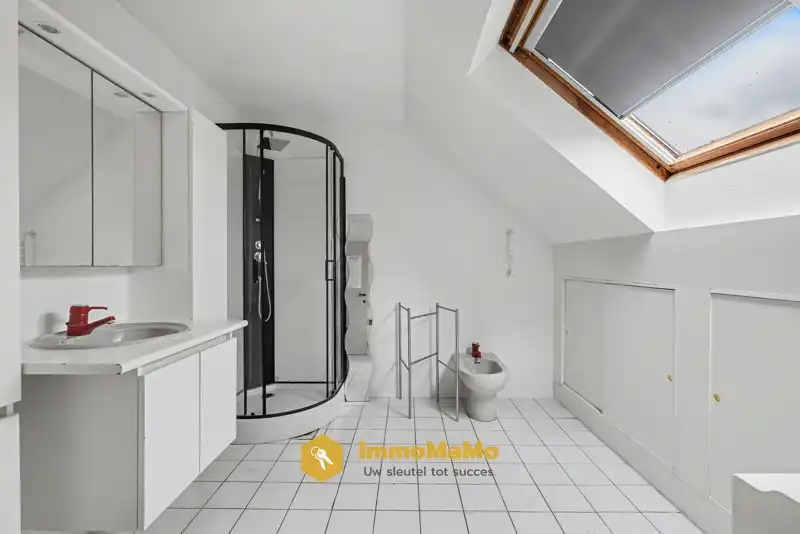 ZEER PRAKTISCHE EN RUIME WONING MET 6 SLAAPKAMERS TE KOOP foto 21