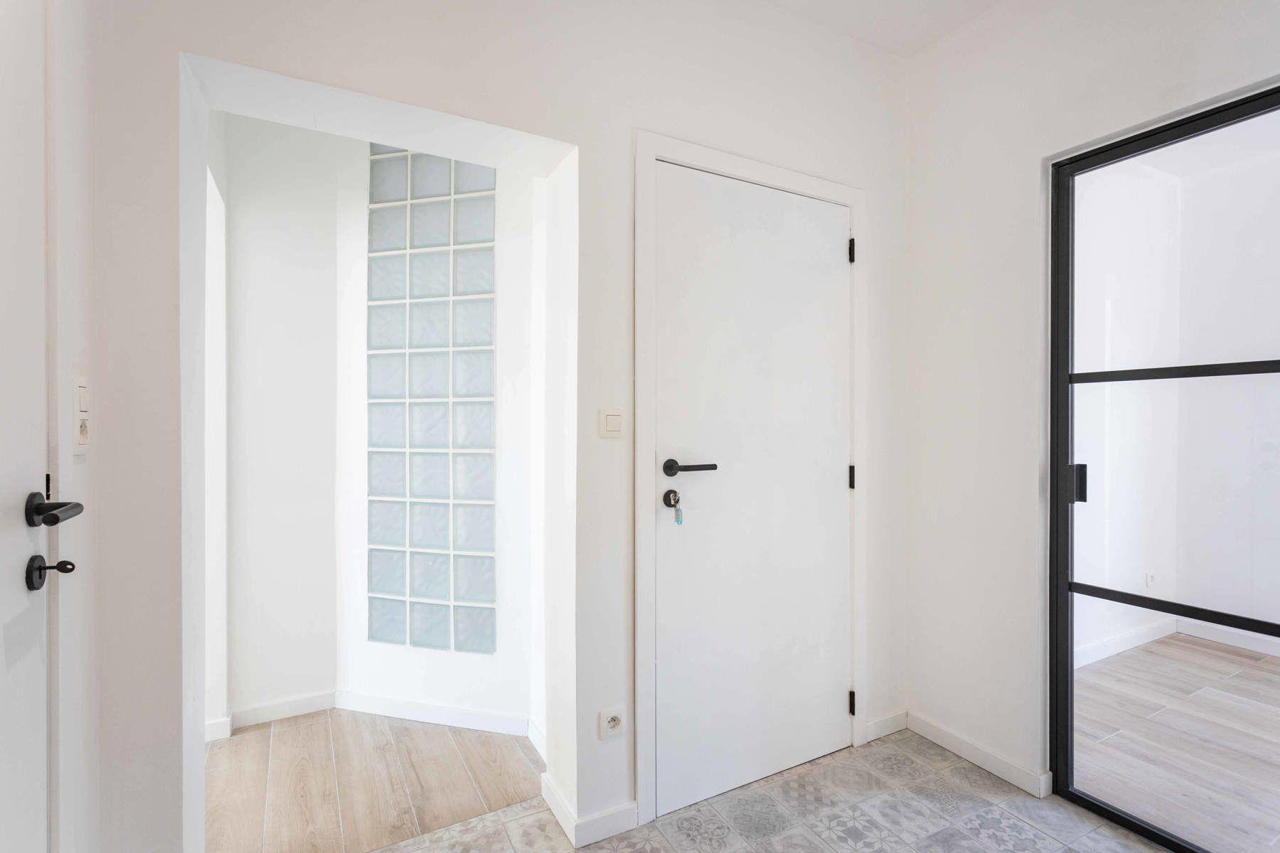 Volledig vernieuwd appartement met terras van 59m2! foto 4