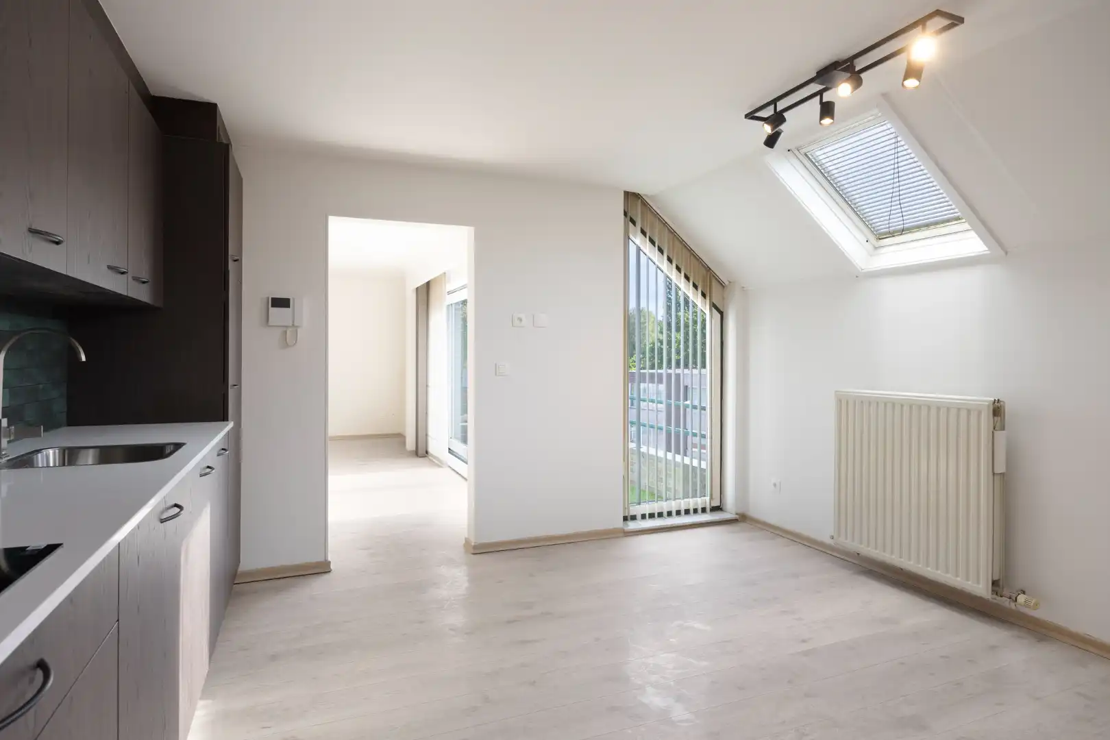  Ruim gerenoveerd appartement met 3 slpks en ruime zolderverdieping nabij het centrum foto 5