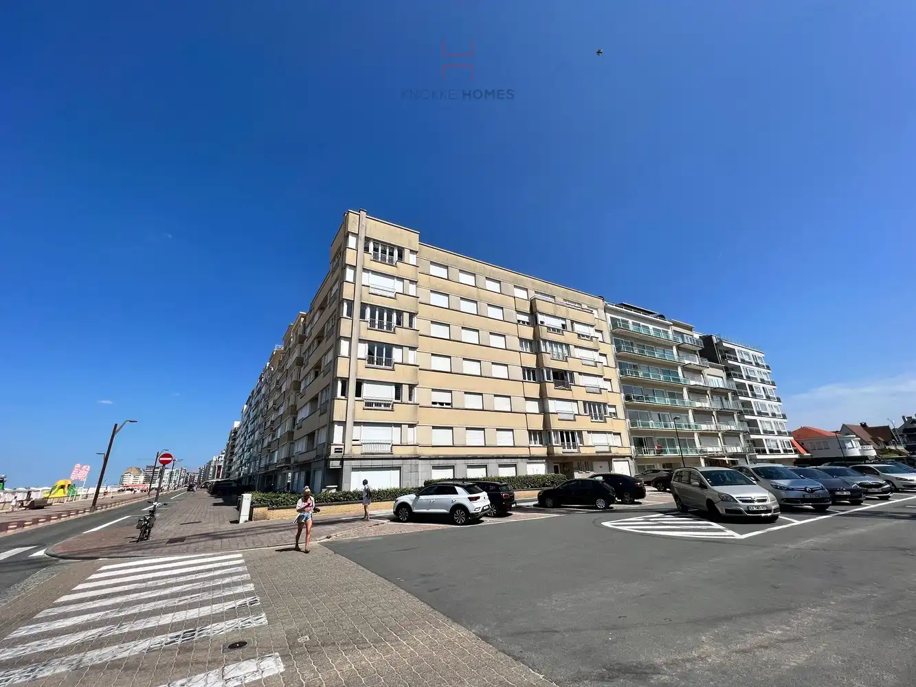 Volledig gerenoveerd twee slaapkamer appartement met zijdelings zeezicht foto {{pictureIndex}}