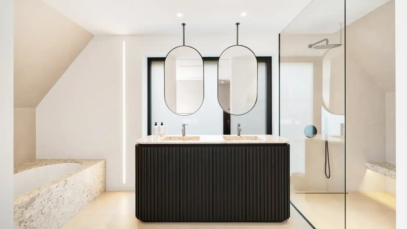 Perfect georiënteerde villa met zwembad voorzien van een duurzame luxeafwerking foto 24