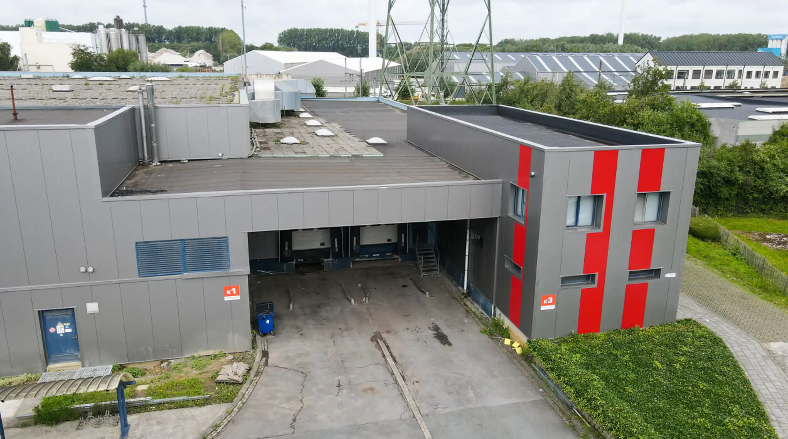 Logistieke ruimte met laadkades te huur foto {{pictureIndex}}