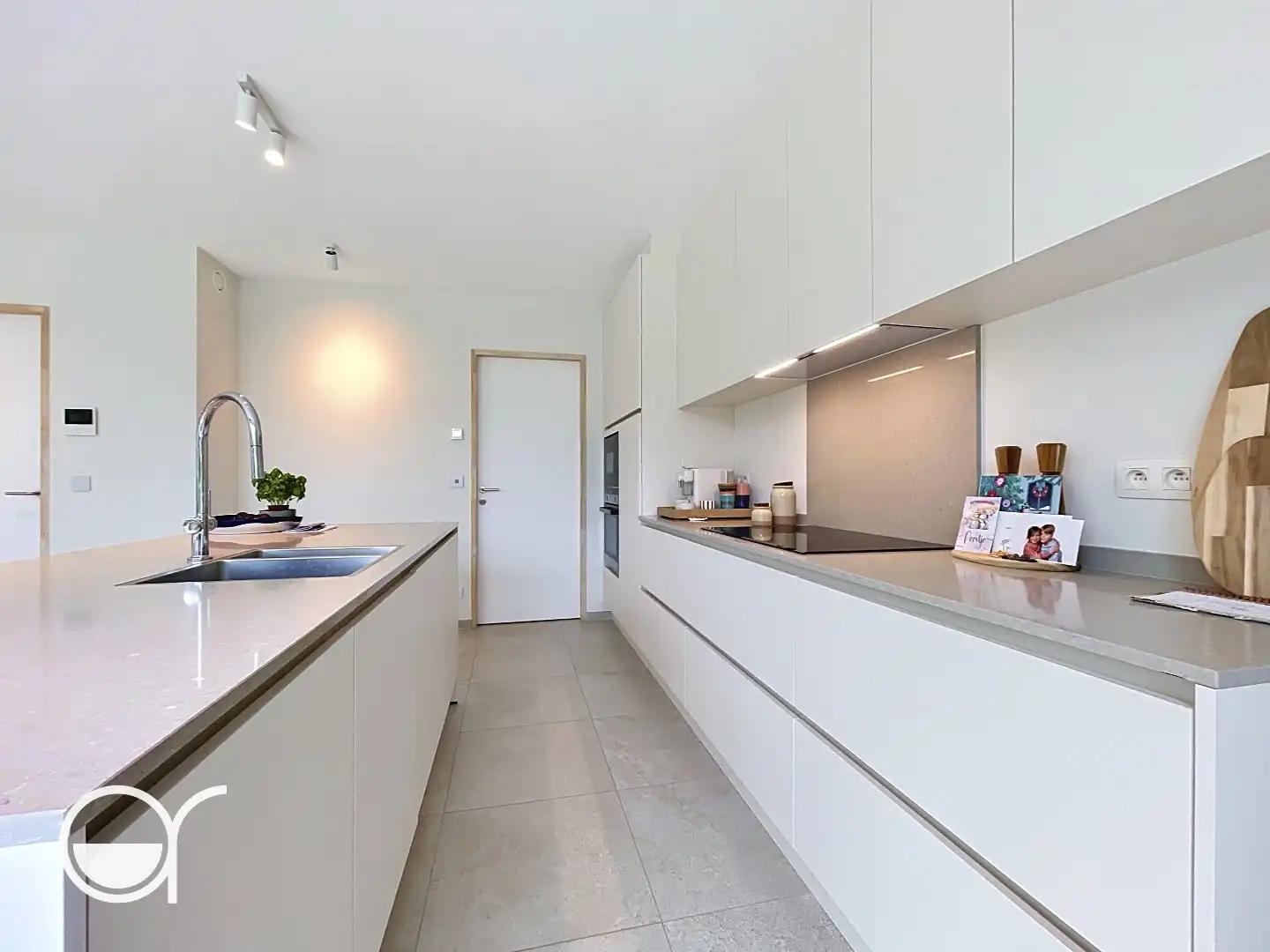 Nieuwbouwwoning met vier slaapkamers en ruime tuin in Deurle foto 9